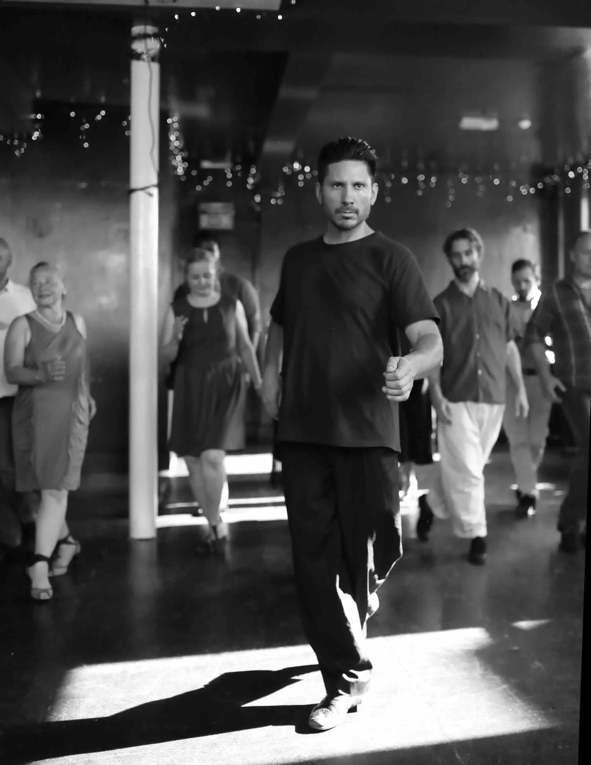 Rojer_Walking_Portrait_WEB.jpg