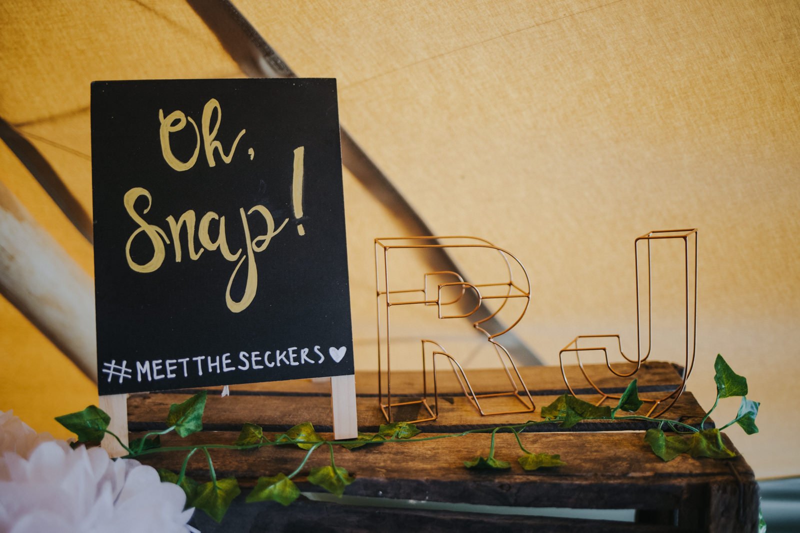 Oxfordshire_Tipi_Wedding_eva-photography_0048.jpg