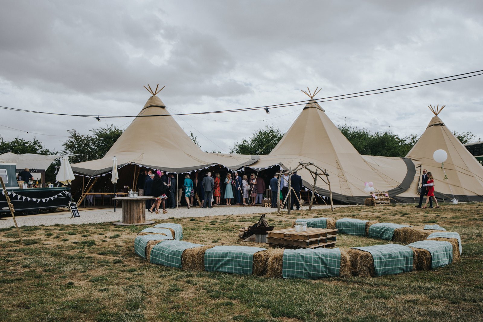 Oxfordshire_Tipi_Wedding_eva-photography_0051.jpg