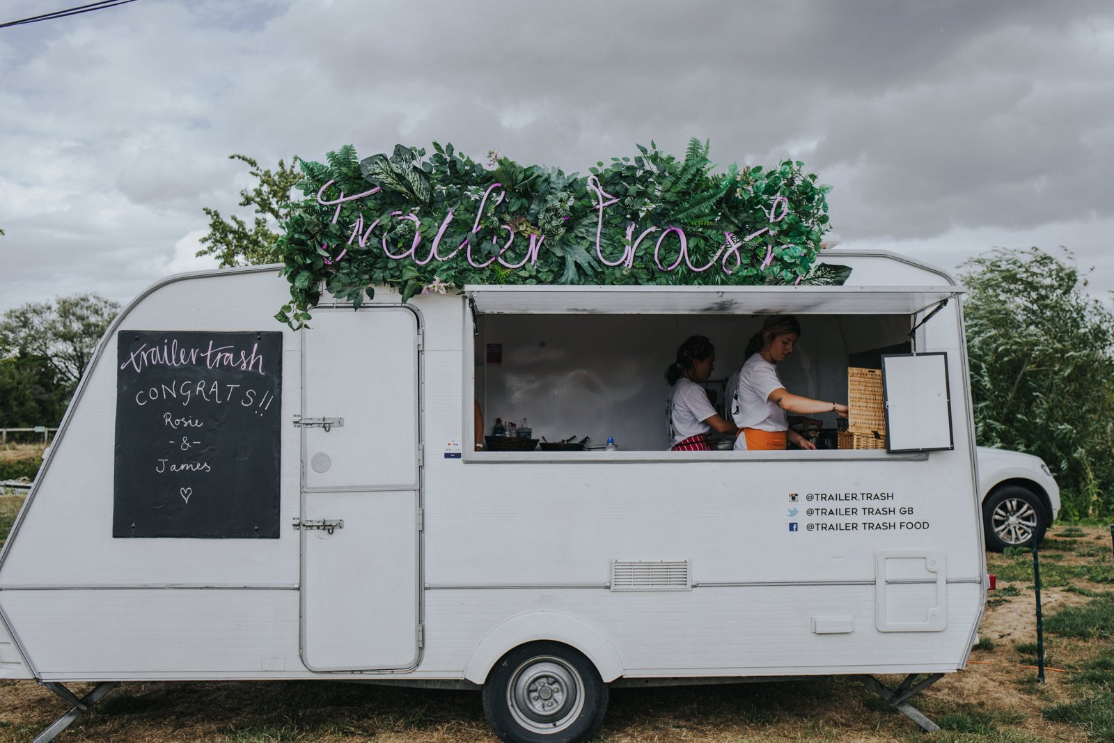 Oxfordshire_Tipi_Wedding_eva-photography_0052.jpg