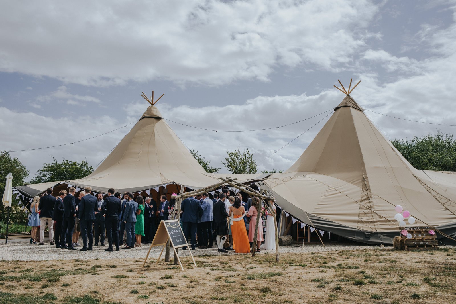 Oxfordshire_Tipi_Wedding_eva-photography_0059.jpg