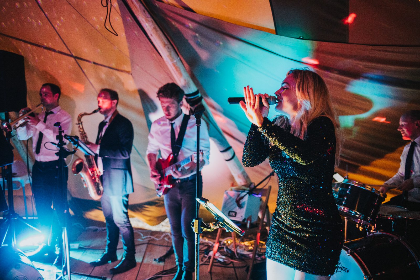 Oxfordshire_Tipi_Wedding_eva-photography_0123.jpg