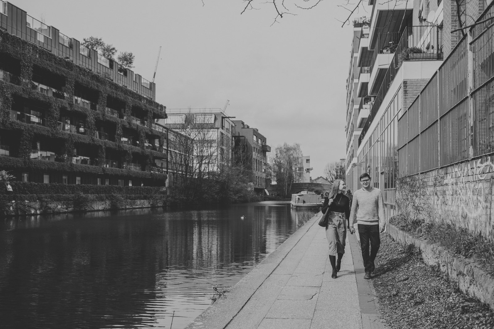 Broadway_Market_Hackney_engagement_shoot_eva-photography_00001.jpg