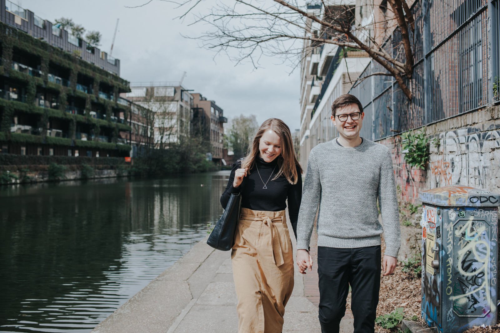 Broadway_Market_Hackney_engagement_shoot_eva-photography_00003.jpg