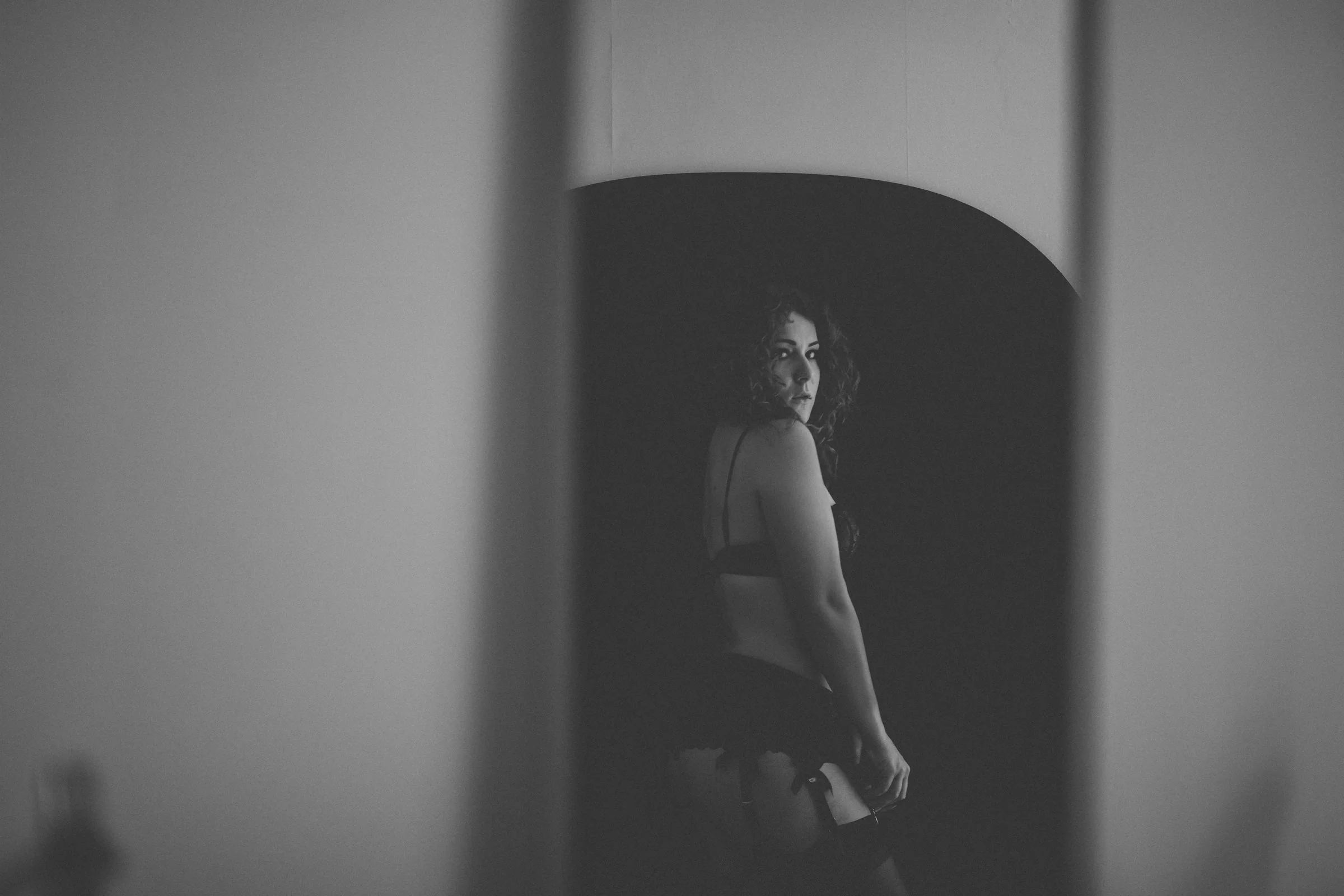 London Boudoir Photographer - Untamed Photography - Eva Slusarek_4905.jpg