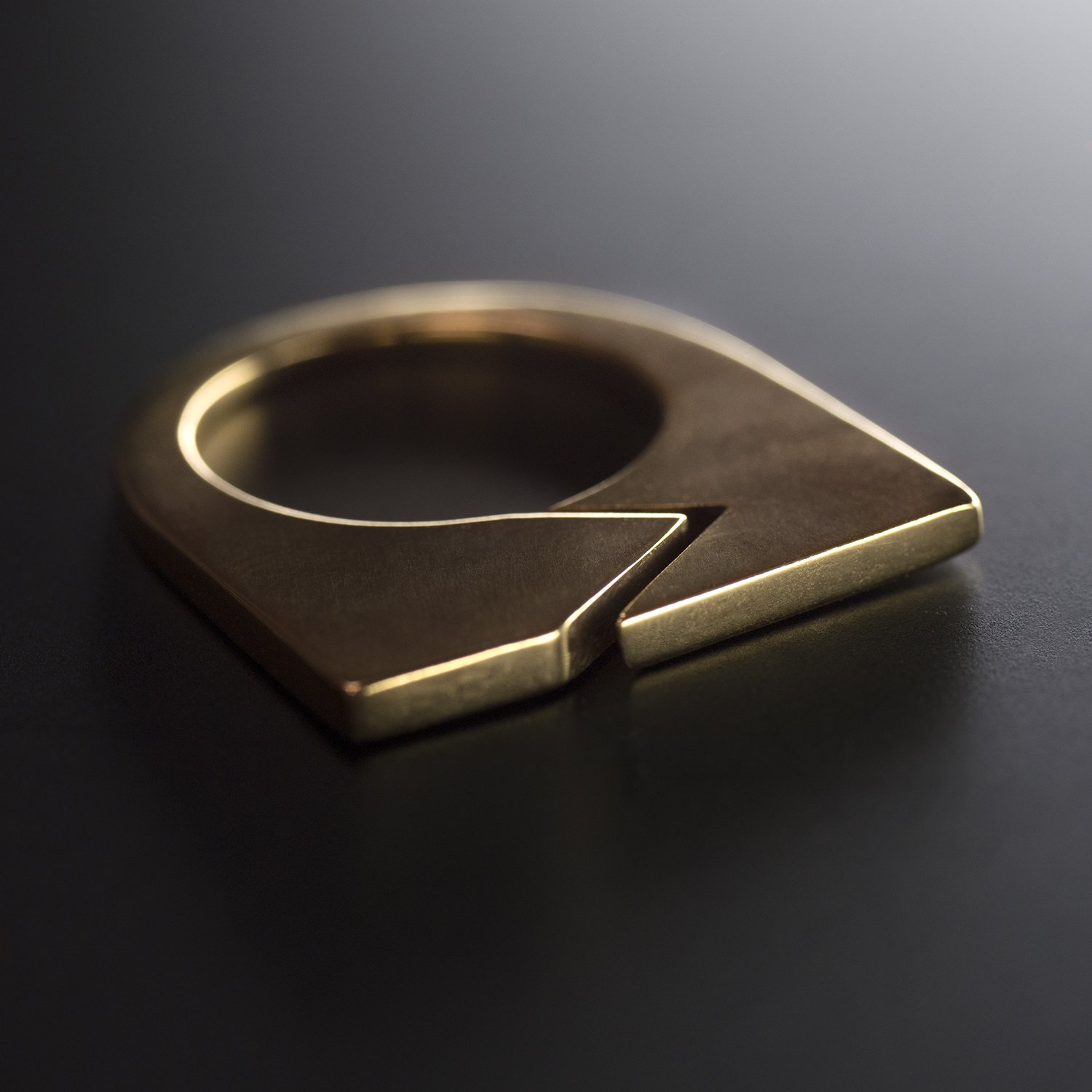 play-flat-adjustable-ring-gold-Elsa-Hedberg-dark-300.jpg