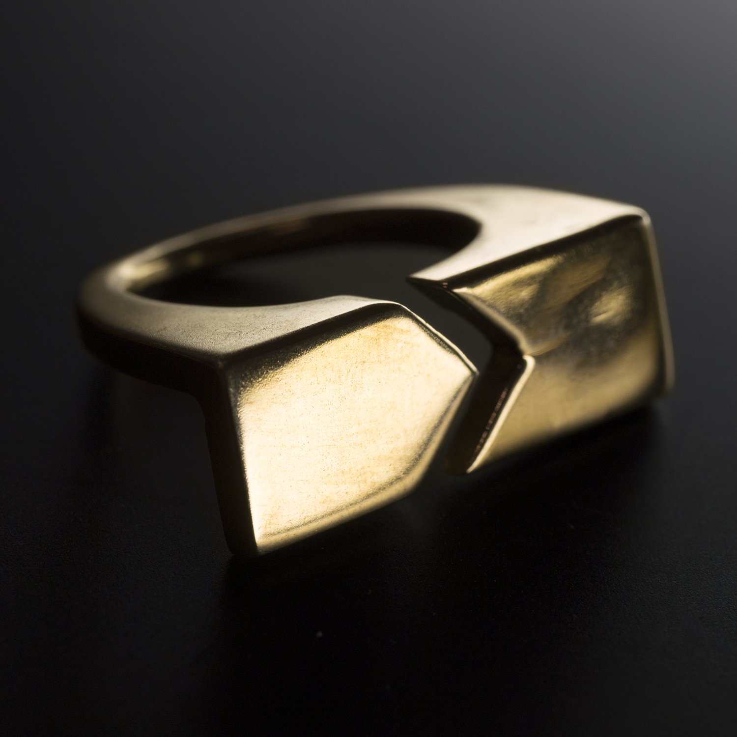 play-fold-adjustable-ring-gold-Elsa-Hedberg-dark-300.jpg