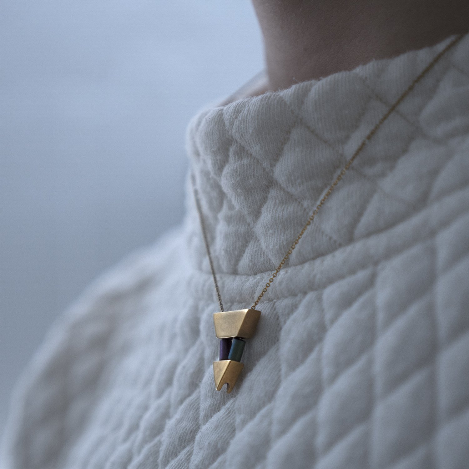 triangle-necklace-goldplate-Elsa-Hedberg-model-300.jpg