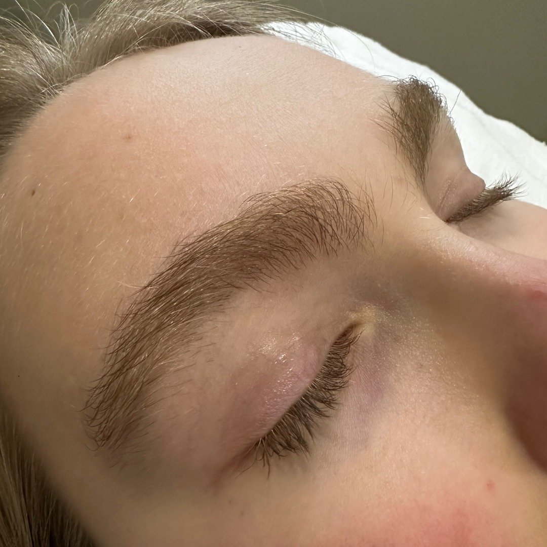 From au naturel to flawlessly framed! Swipe to see the stunning transformation of these brows. ✨

Brow waxing and shaping by our Spa Owner and Aesthetician, Kalie! 

#NailedIt #BrowArtisit #BrowGameStrong #BeforeAndAfter #BrowTransformation