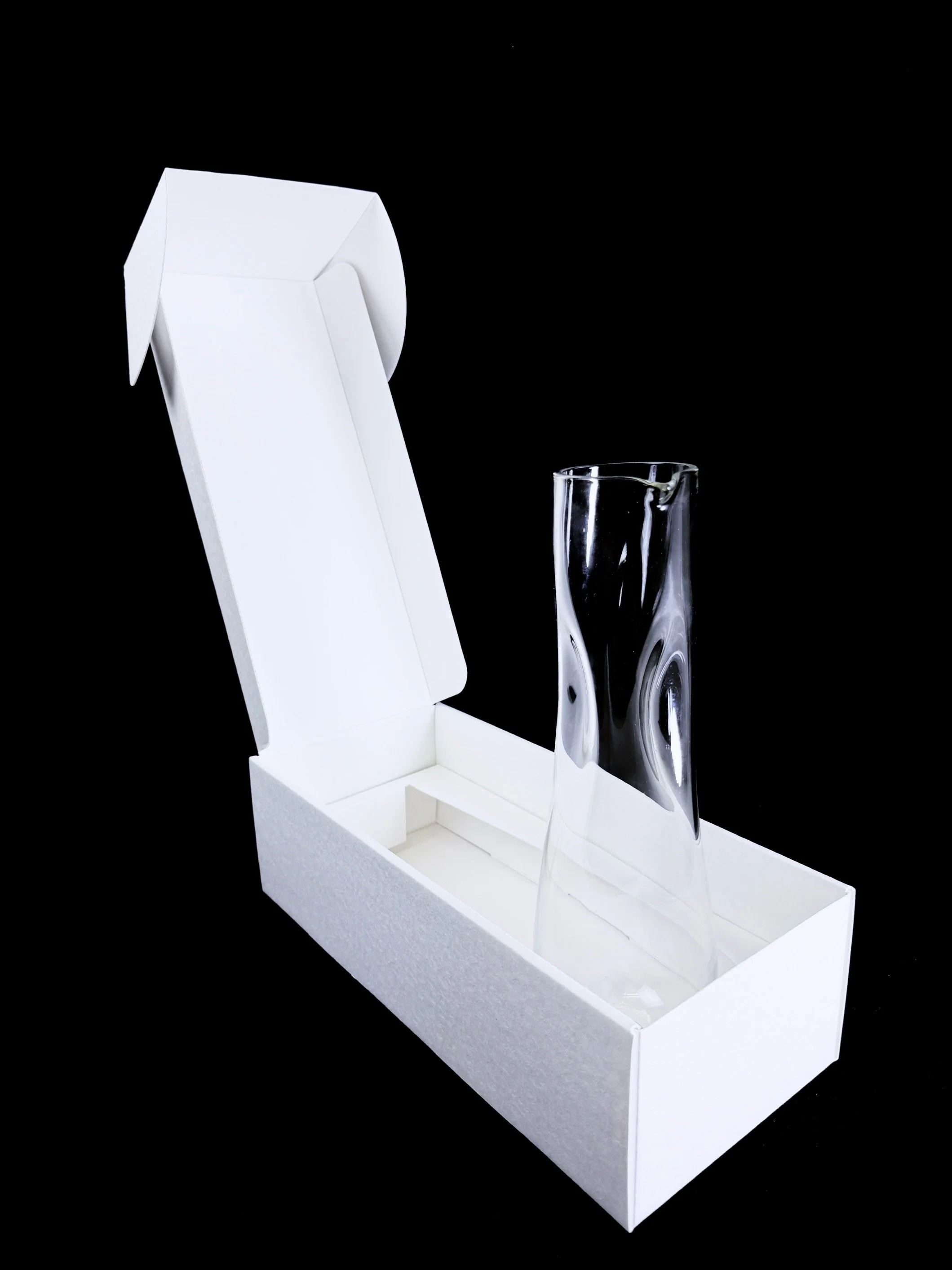 Hasslers_Kateřina Handlová_Glass packaging_5.jpg