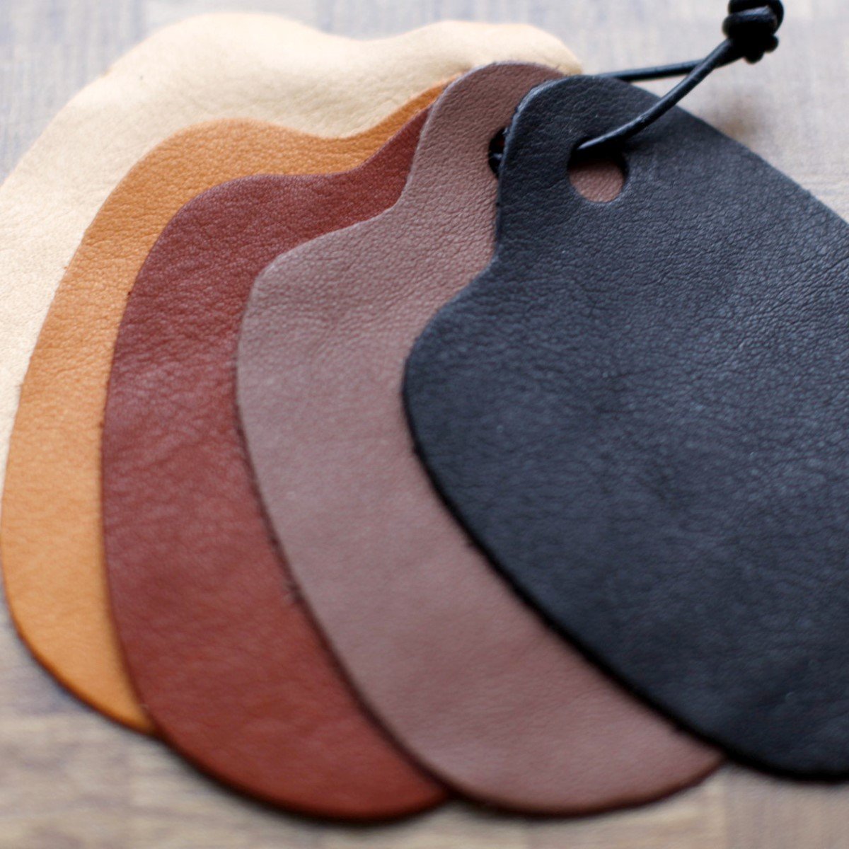 TÄRNSJÖ | Tärnsjö Garveri from Sweden, a manufacturer that supplies a very specialized market that requires only premium tanned leathers. Skin thickness about 1mm.