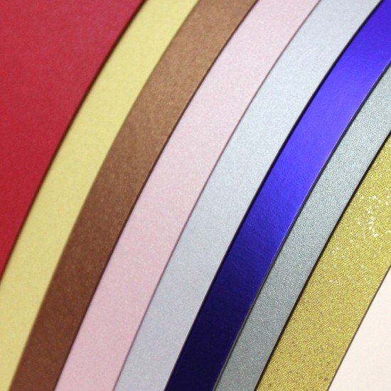PEREGRINA | Peregrina Majestic ist ein doppelseitiges Regenbogenmaterial mit Perlglanzeffekt, das in einer Vielzahl von kräftigen Farben erhältlich ist.