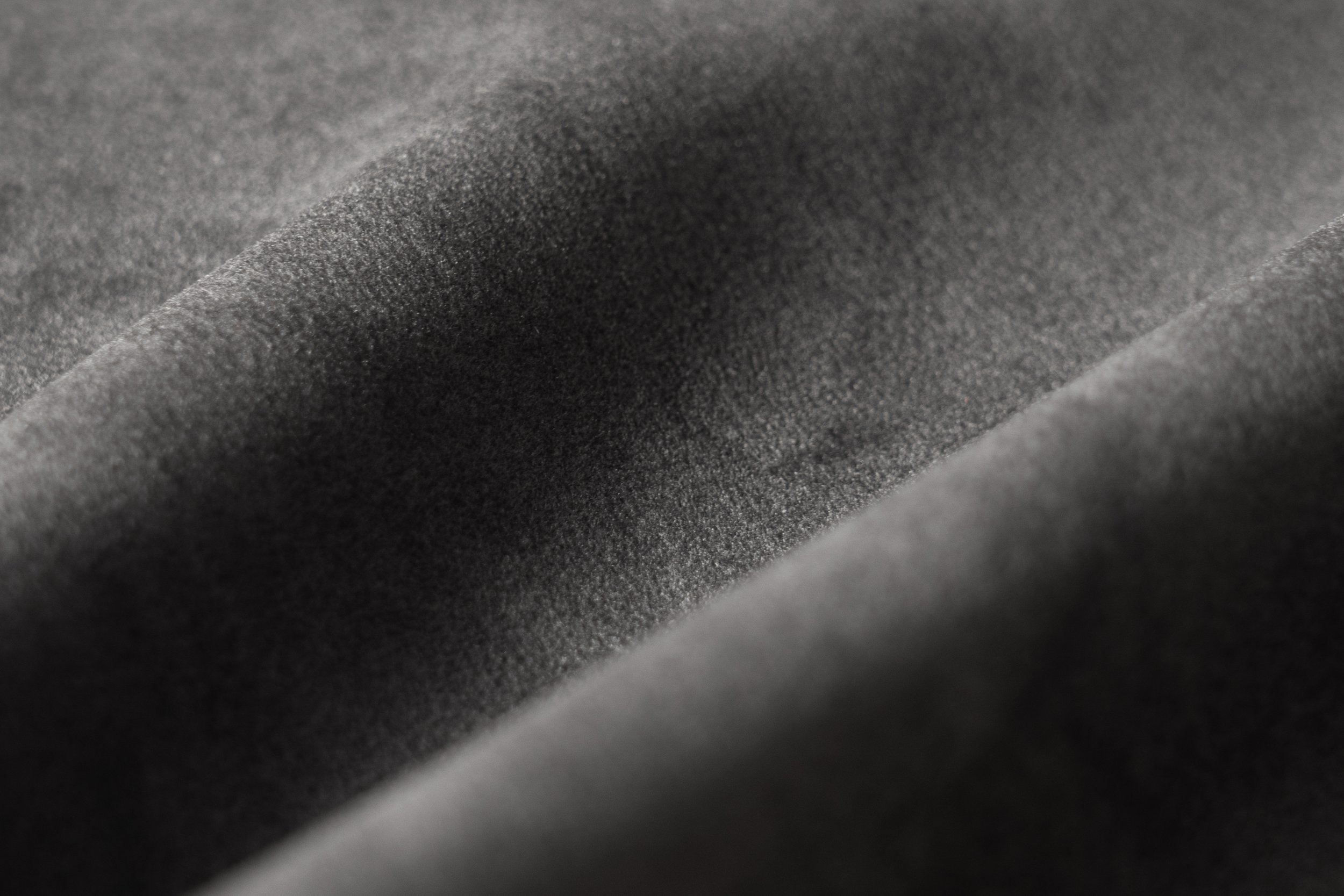 SILSUEDE | Silsuede - Eleganter Veloursledereffekt mit einem glatten Griff. Hochwertige Stoffe von Winter & Company.