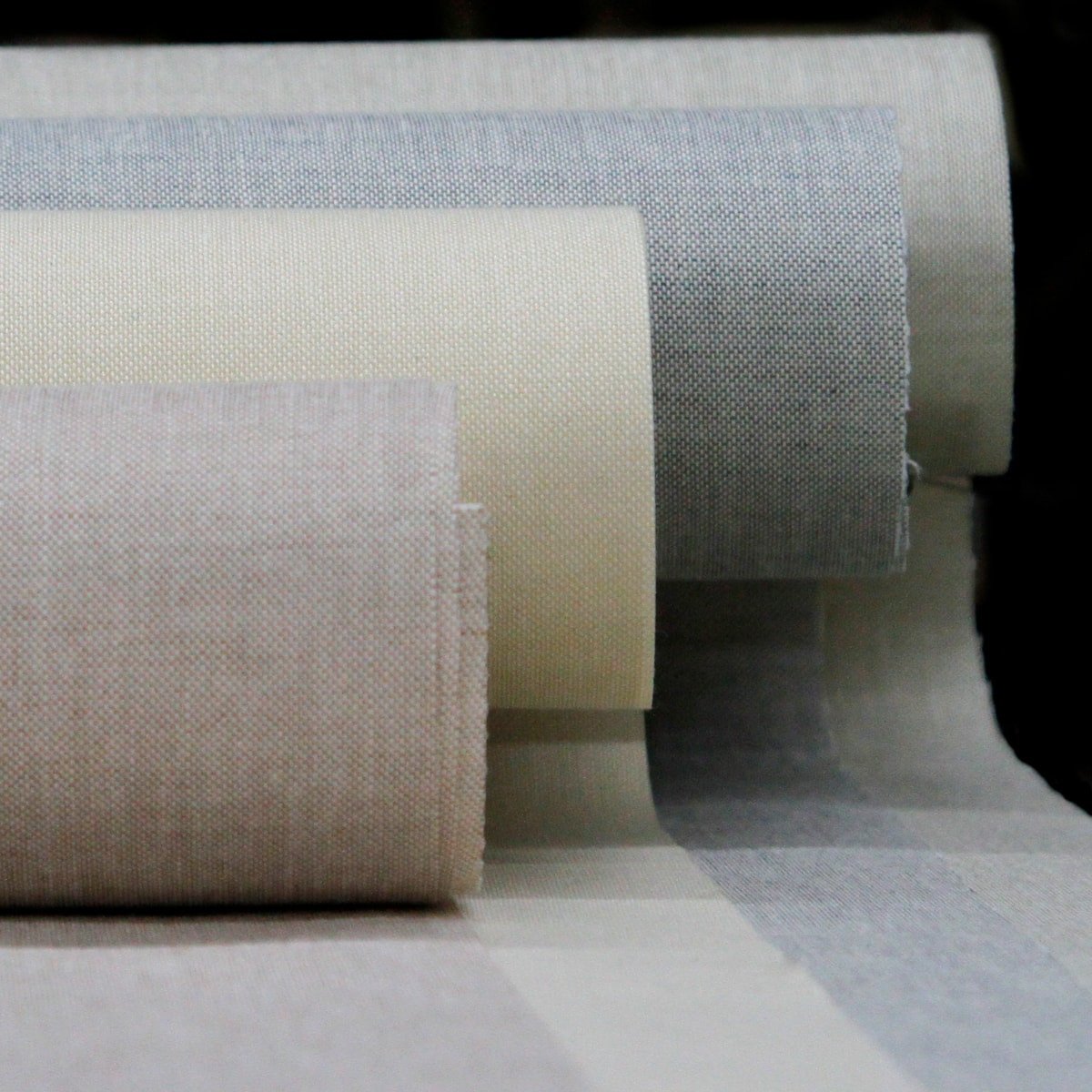 CIALINEN | Cialinen ist ein Canvas aus 100% Baumwolle mit Textur und natürlichem Design. Es wird für die Herstellung von Exlibris und beschichteten Abdeckungen, Kassetten und Feilen verwendet.