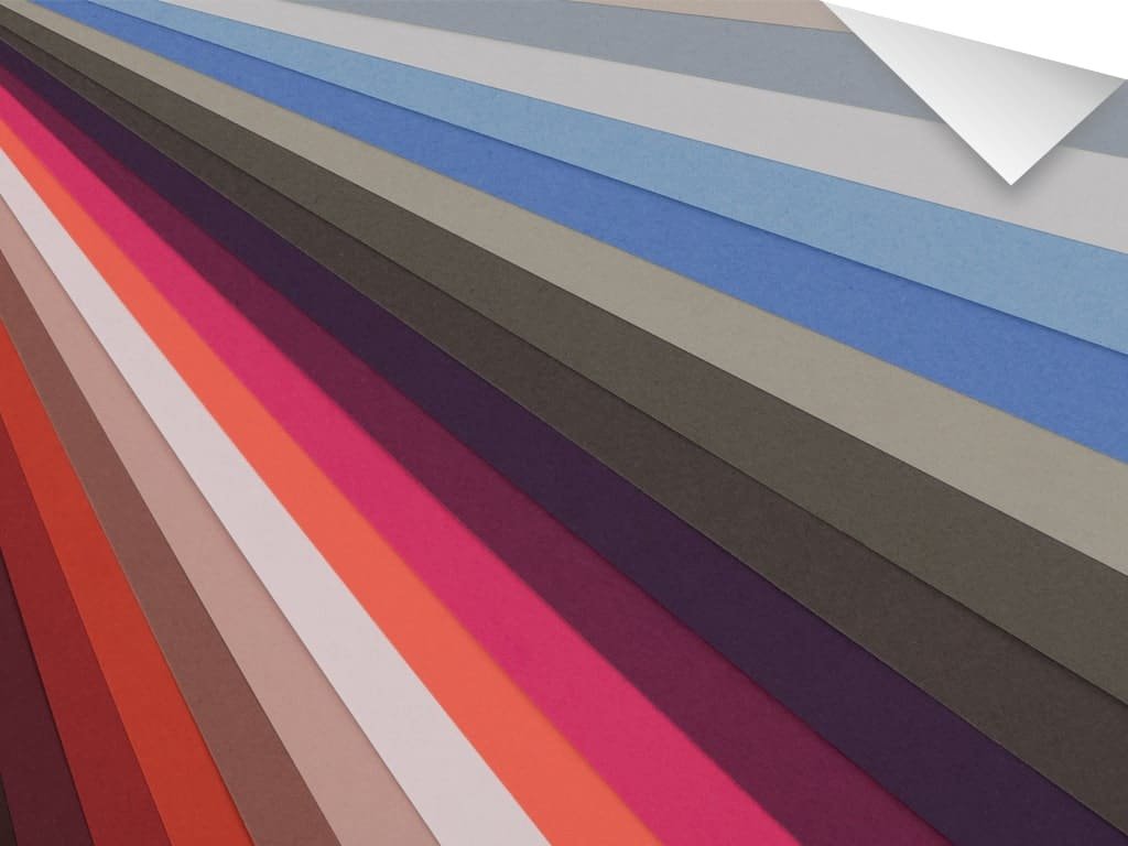 KEAYKOLOUR | Keaykolour ist Papier und Karton aus neuem Zellstoff in einer Palette von 48 Farben, die in 9 Kategorien von Farbtönen unterteilt sind. Mehrere Arten werden zu 100% recycelt. Es wird zur Beschichtung von Verpackungen und in höheren Gewichten zur Herstellung von Platten verwendet.