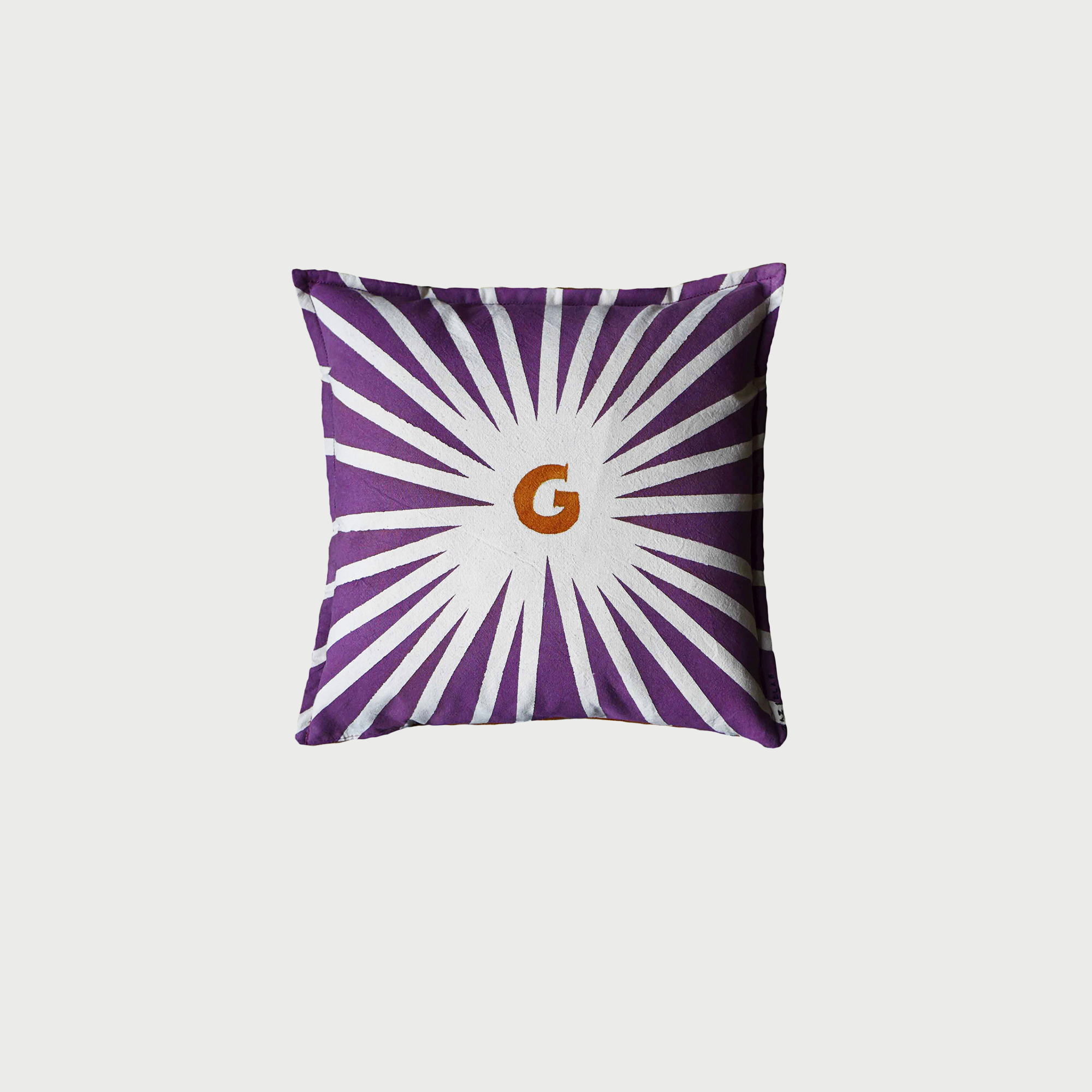 RAGGIERA ALPHABET G cuscion.png