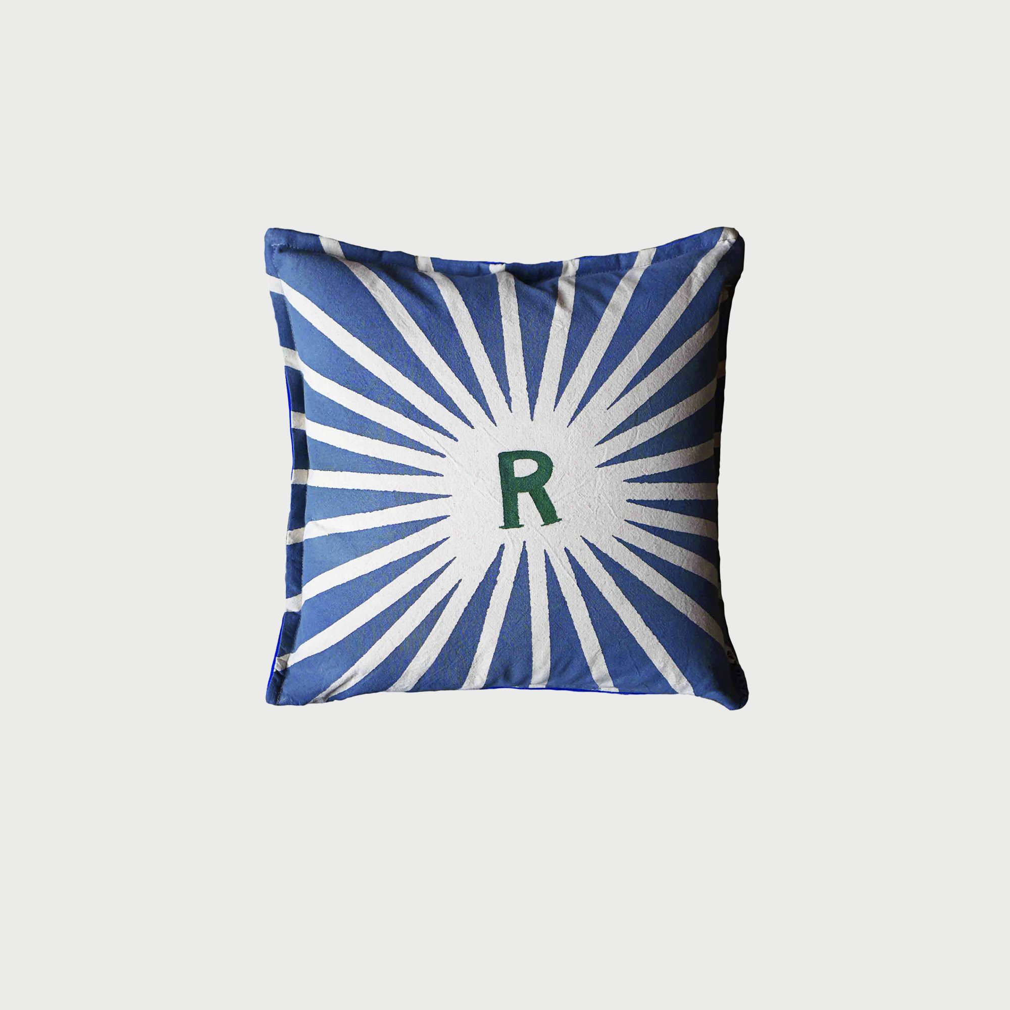 RAGGIERA ALPHABET R cuscion.png