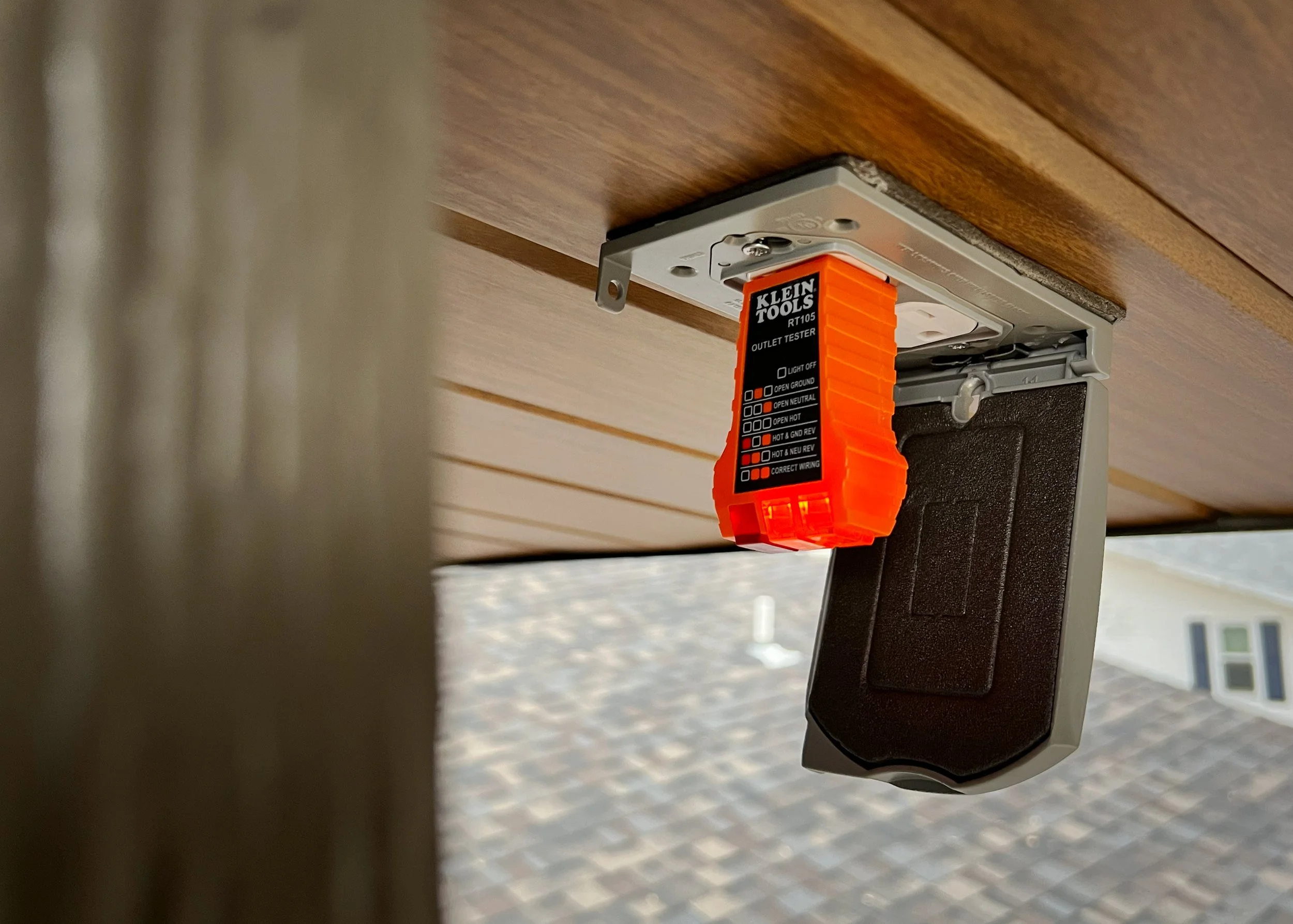Keen Hands, LLC - Outlet tester displaying correct wiring, plugged into a soffit receptacle.