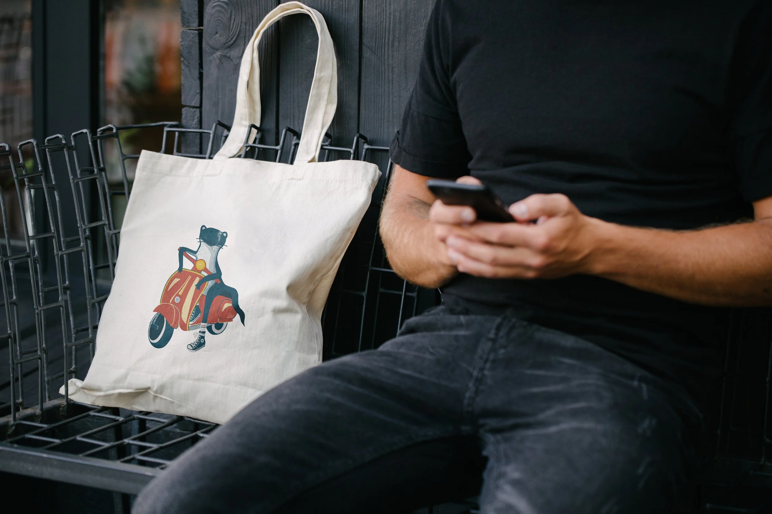 BDoc Marten träggt Converse AG 6-Wiederhergestellt.jpg