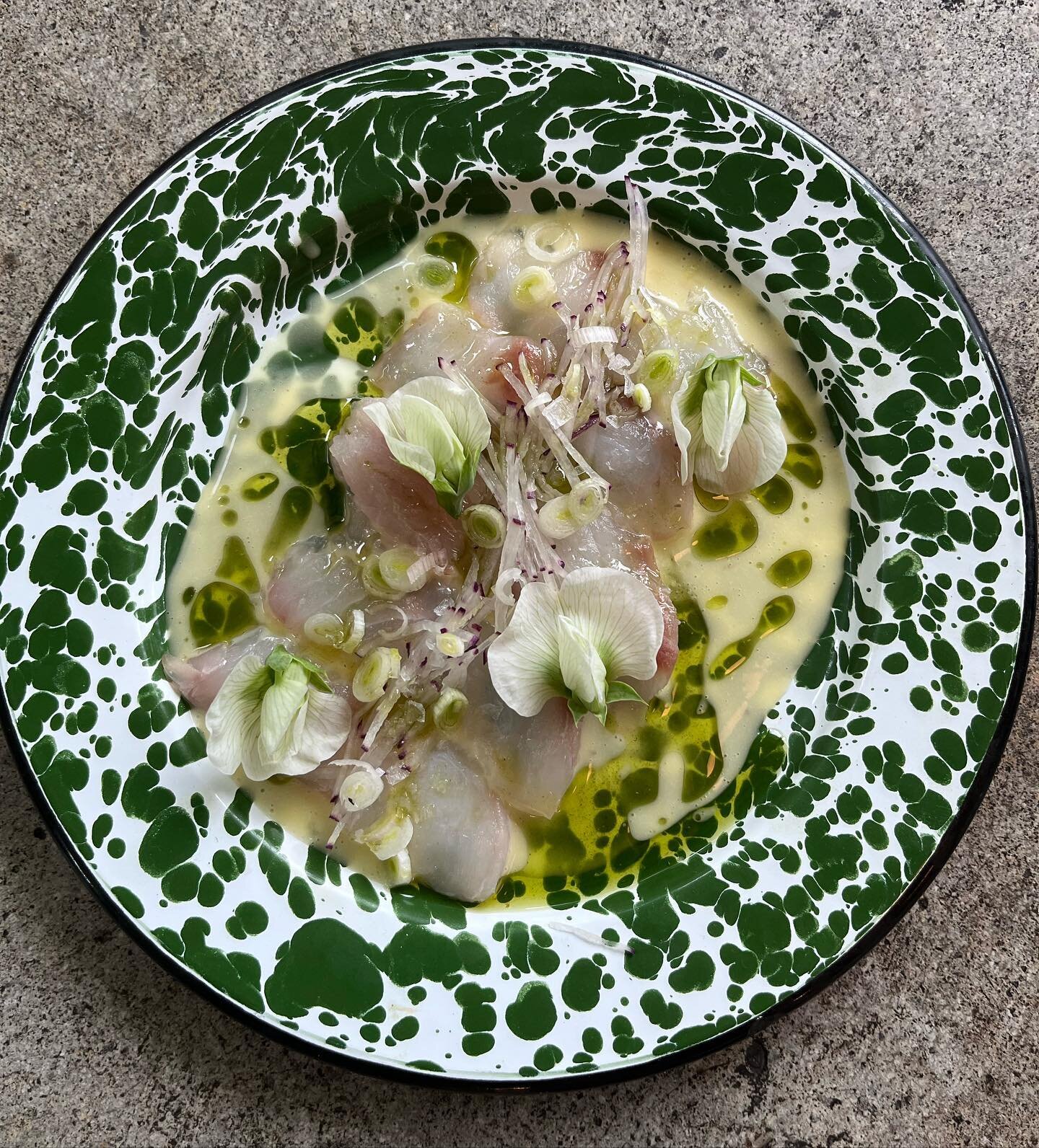 WE BACK WITH SPESHIES

Hark! A crudo! It&rsquo;s getting warm out so that means it&rsquo;s time for crudo season to pop off. Very elegant set up featuring delicate Ike jime dry aged @rock_bottom_commercial_fishing canary rockfish caught off San Migue