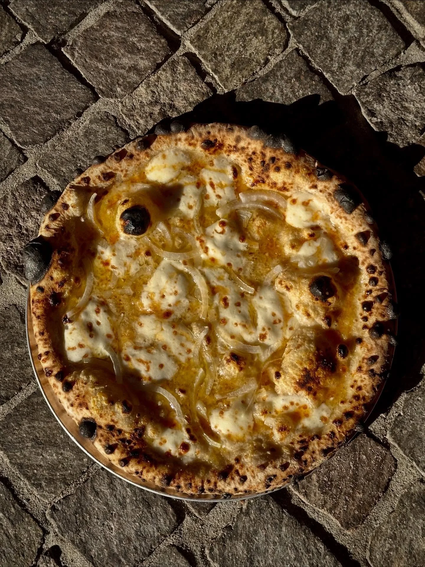 MONDAYS IN THE ALLEY

Folks! We&rsquo;re open this Monday in Ventura for the first time. All day launching at the same time. Come on by 8am-9pm for &lsquo;Za, BECs, Bocadillos, Sandos, and Crudo.

🐸🍕🥂