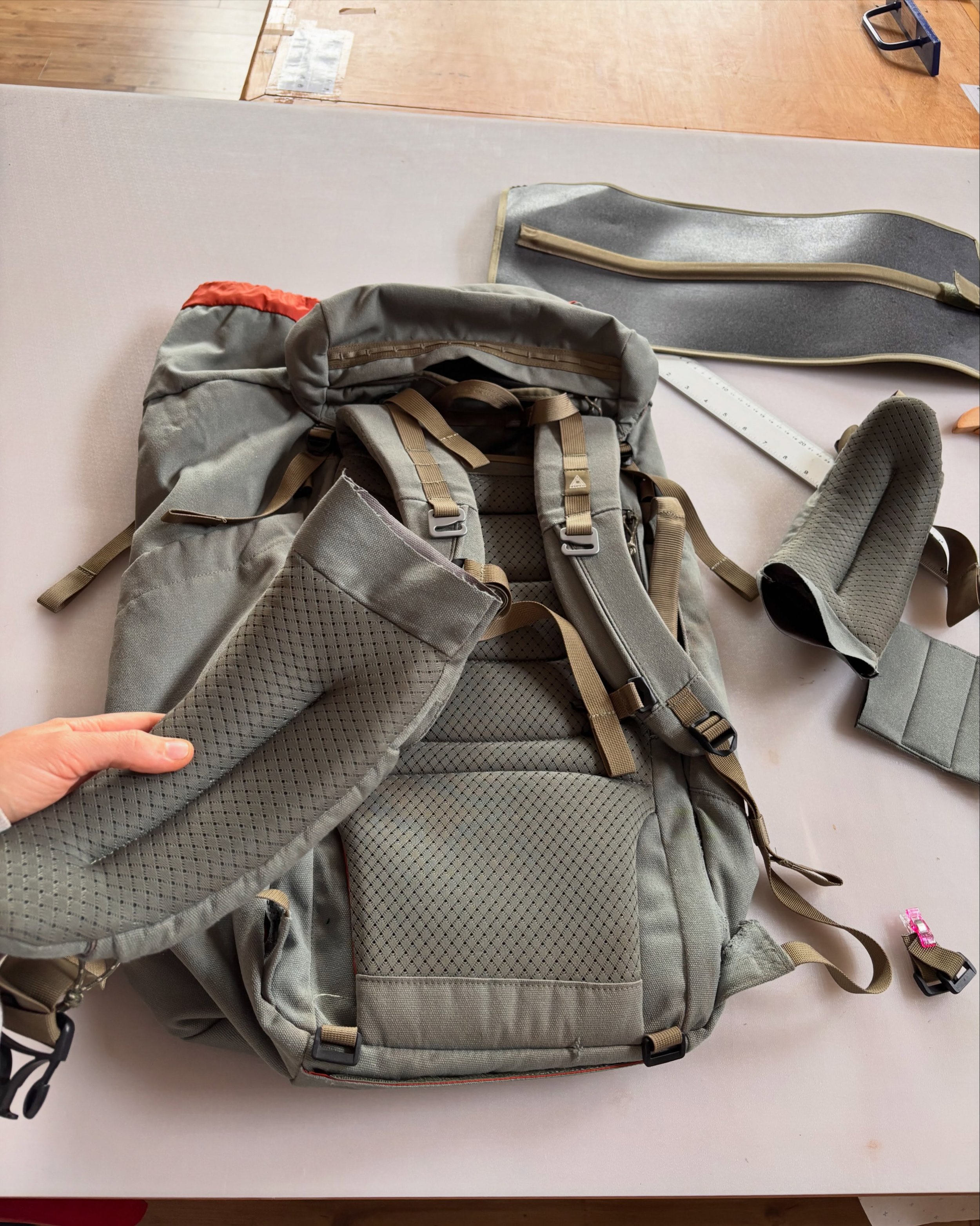 A custom alteration for one of the team @discover.salkan 

Turning the hip belt from removable to sewn in 

If you&rsquo;ve not come across Discover Salkan before, I strongly recommend you look now! Super well thought through gear, and fantastic qual