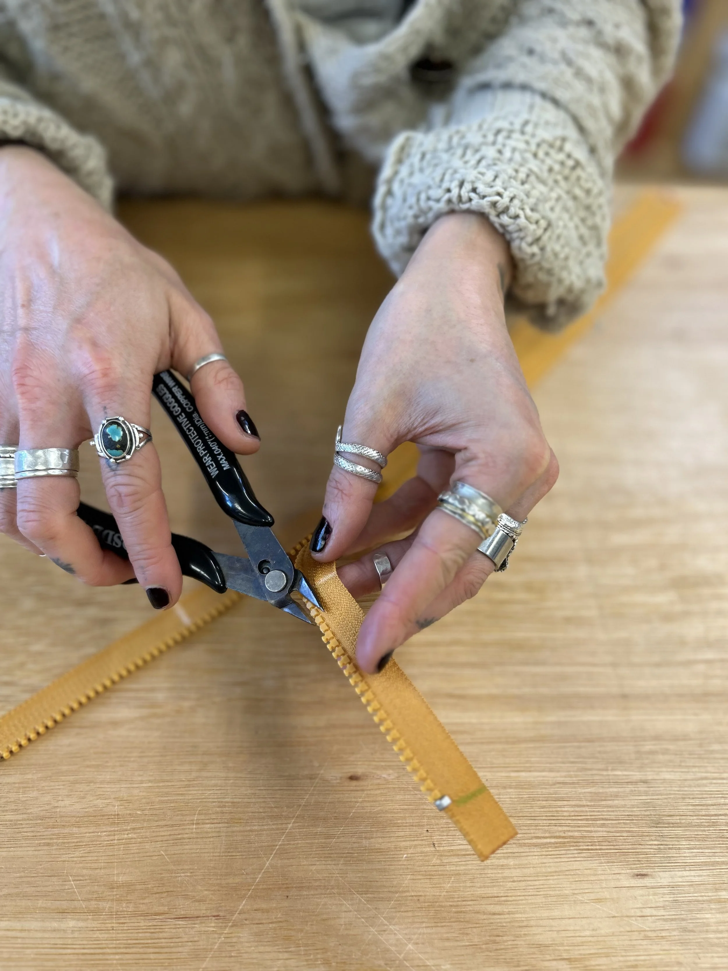 removing-teeth-on-a-zip-with-pliers.jpeg