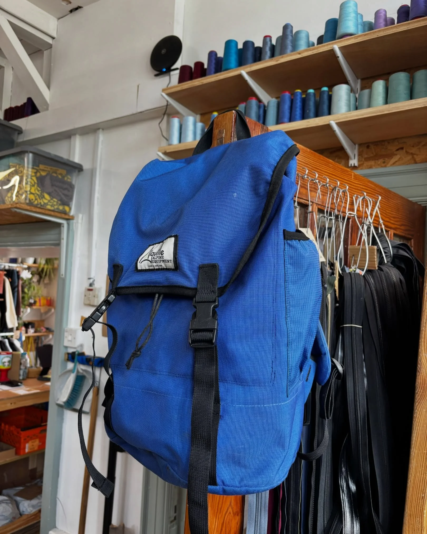 A couple custom pockets on this @aiguillealpine 
Always a pleasure to work on. Made to last, be taken apart, and put back together again 👏

As always, any requests just pop us a photo via the form on our website. We&rsquo;re always adding pockets! 
