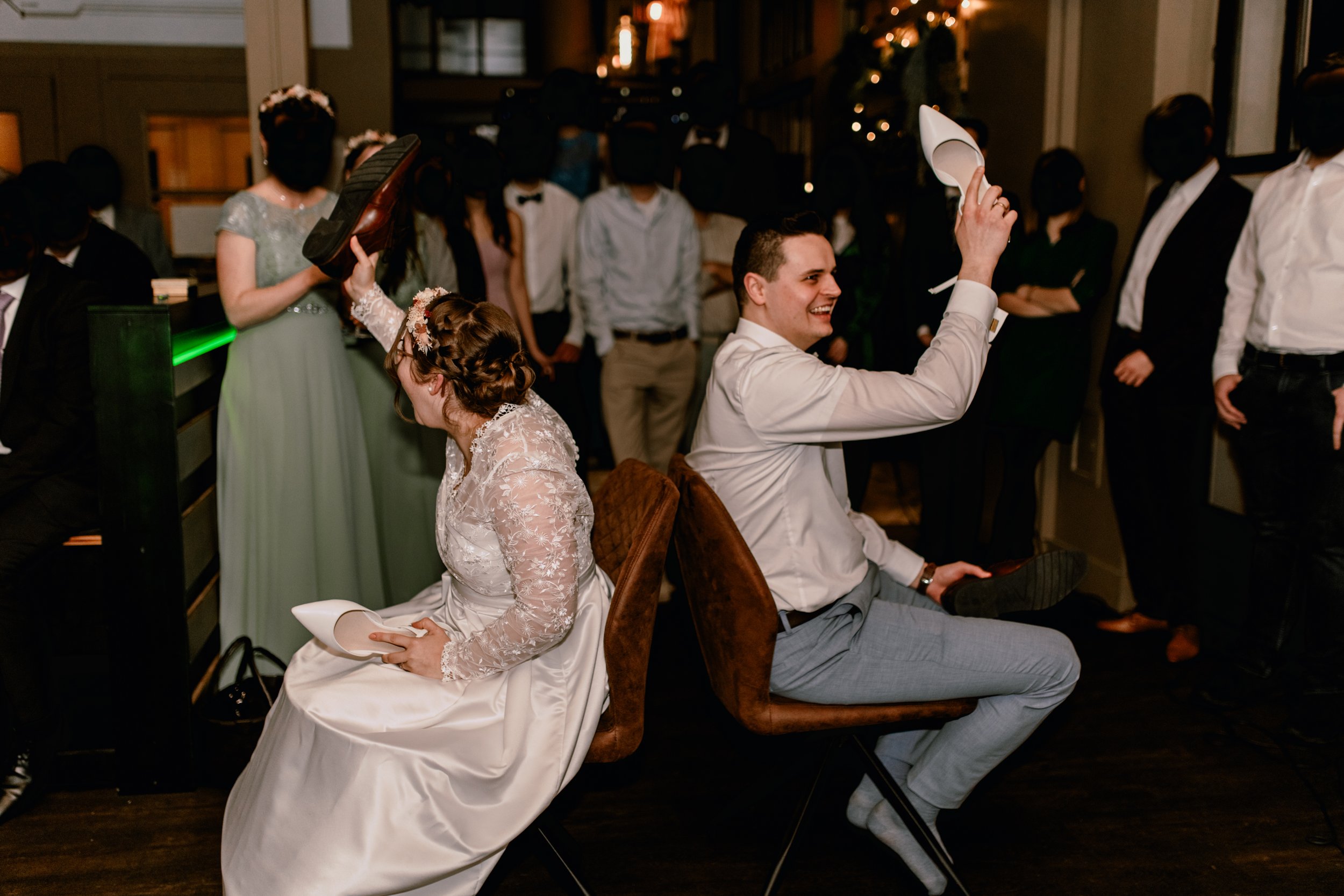  kerzenlicht hochzeit-winterpaarshooting-emotionale bilder-winterhochzeit