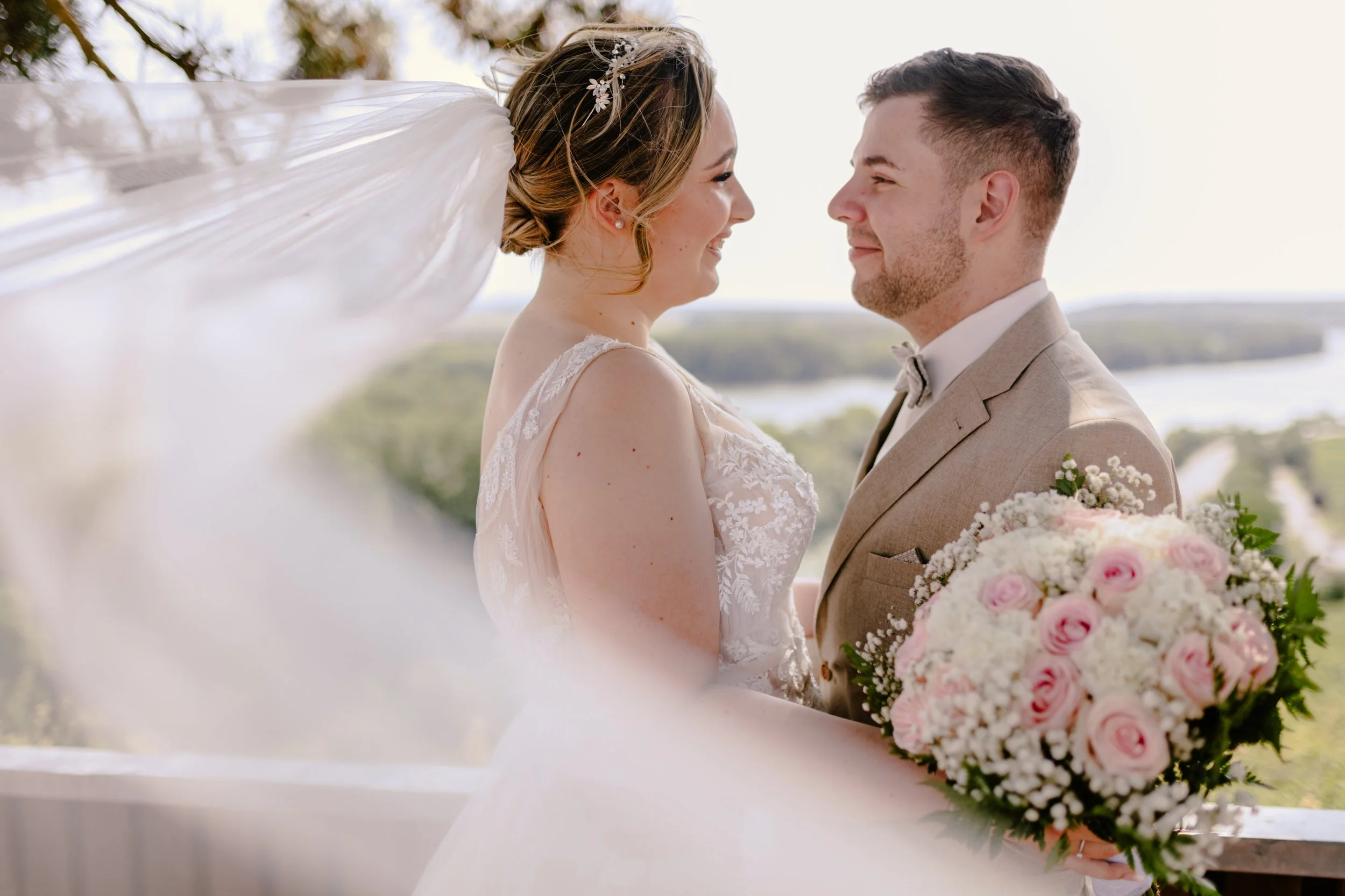 Hochzeitsfoto-persönlich-brautpaar shooting-sankt-gereon-nackenheim