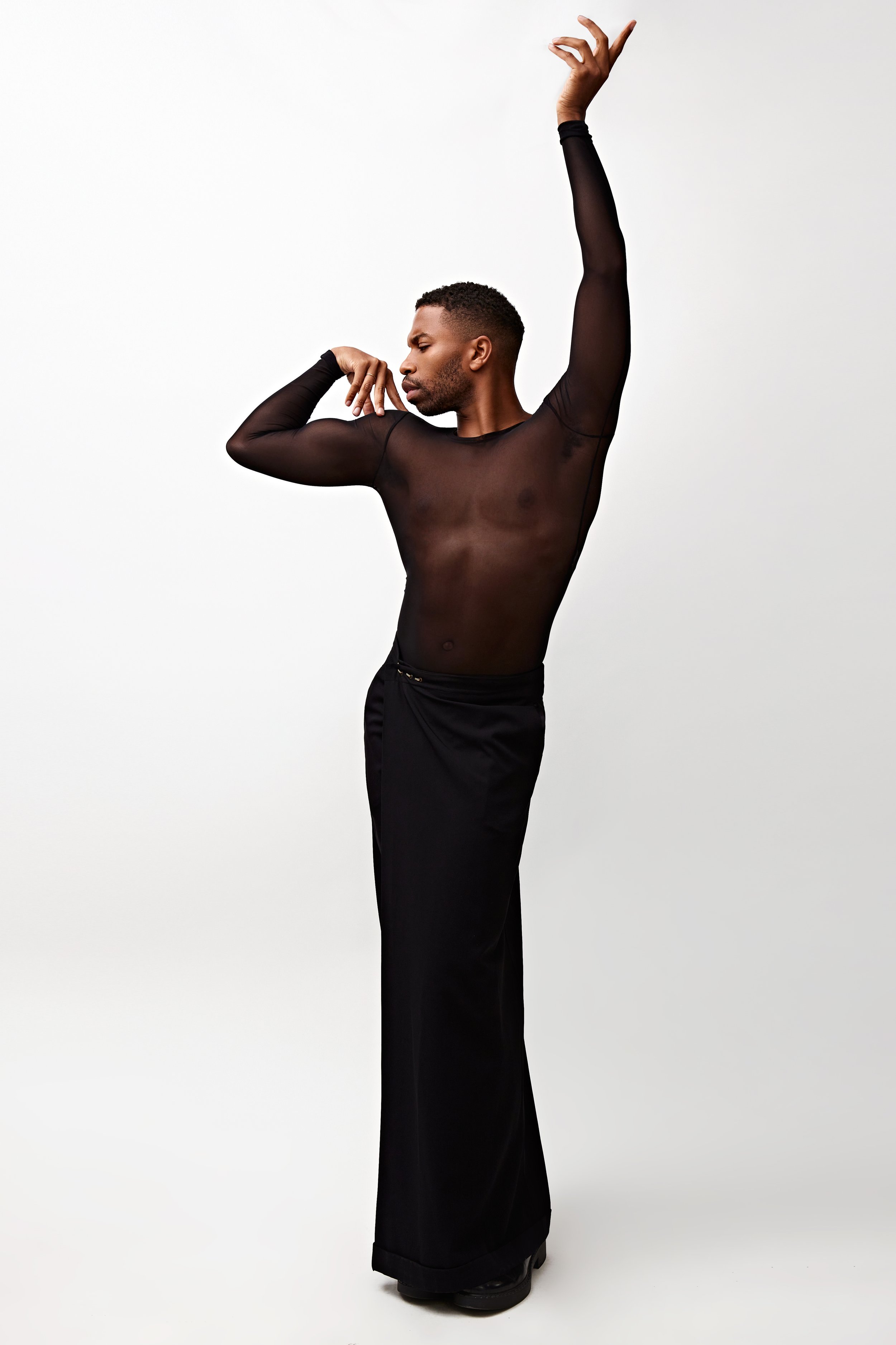 POSE.jpg