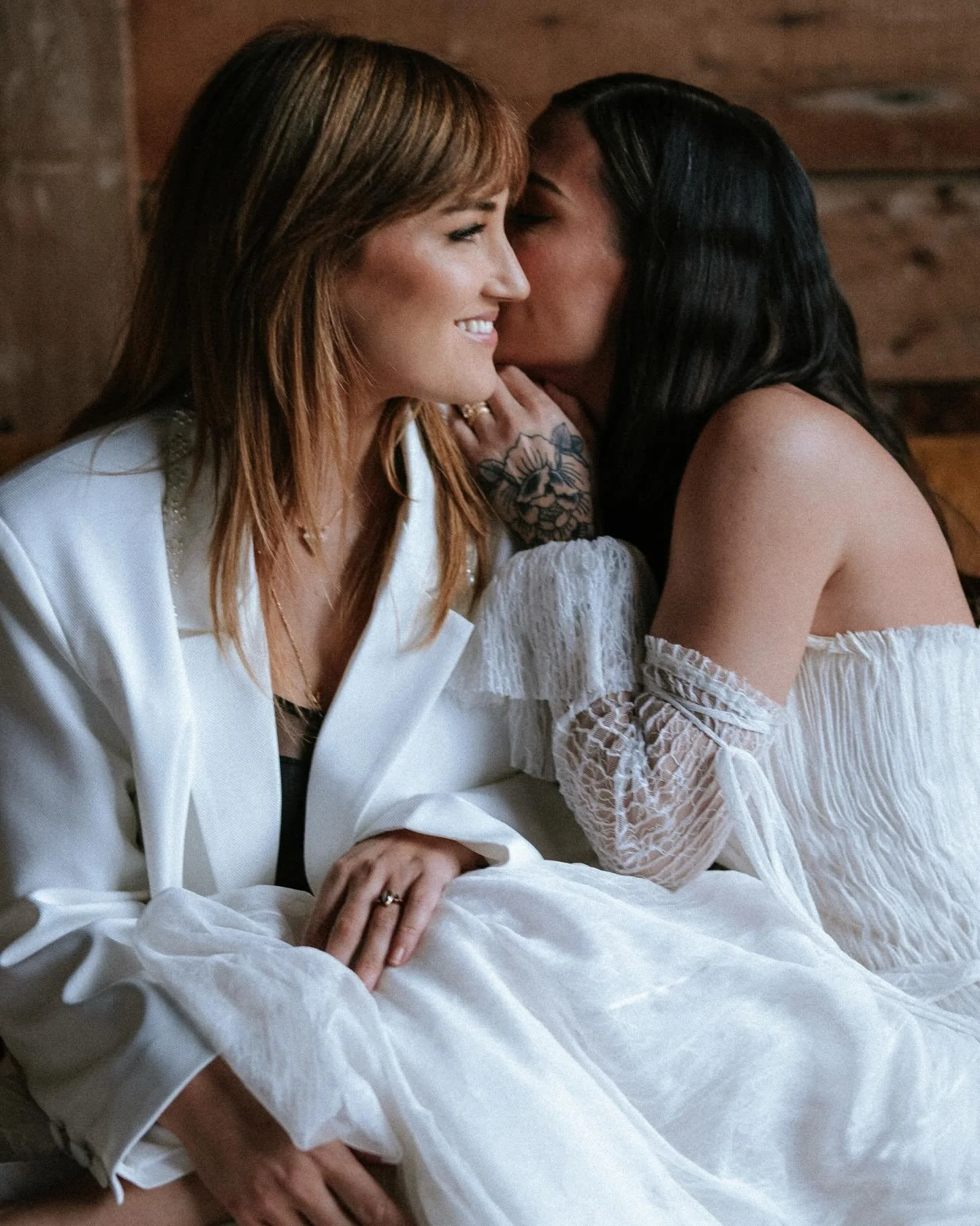 .

photography:&nbsp;@kassandramelnykphoto
creative direction:&nbsp;@kassandramelnykphoto&nbsp;&amp;&nbsp;@ch.tremblayphotography
models:&nbsp;@kileymissere.art @tarajeronimus 
venue:&nbsp;@onehundredacrewood
floral designer:&nbsp;@smellslikeflowers_