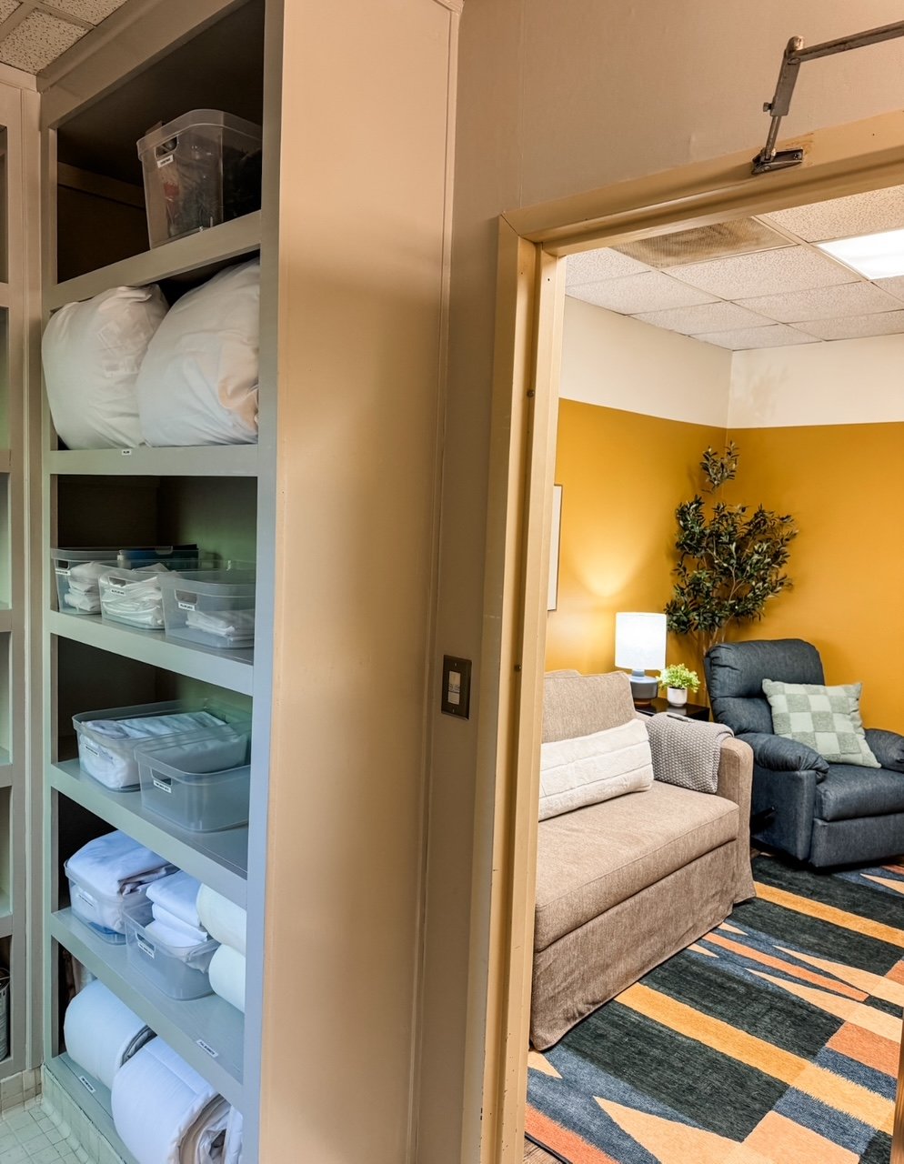 We provide all of the bed linens and store them in or near the Lily Pad room. This shelf in the bathroom was perfect.