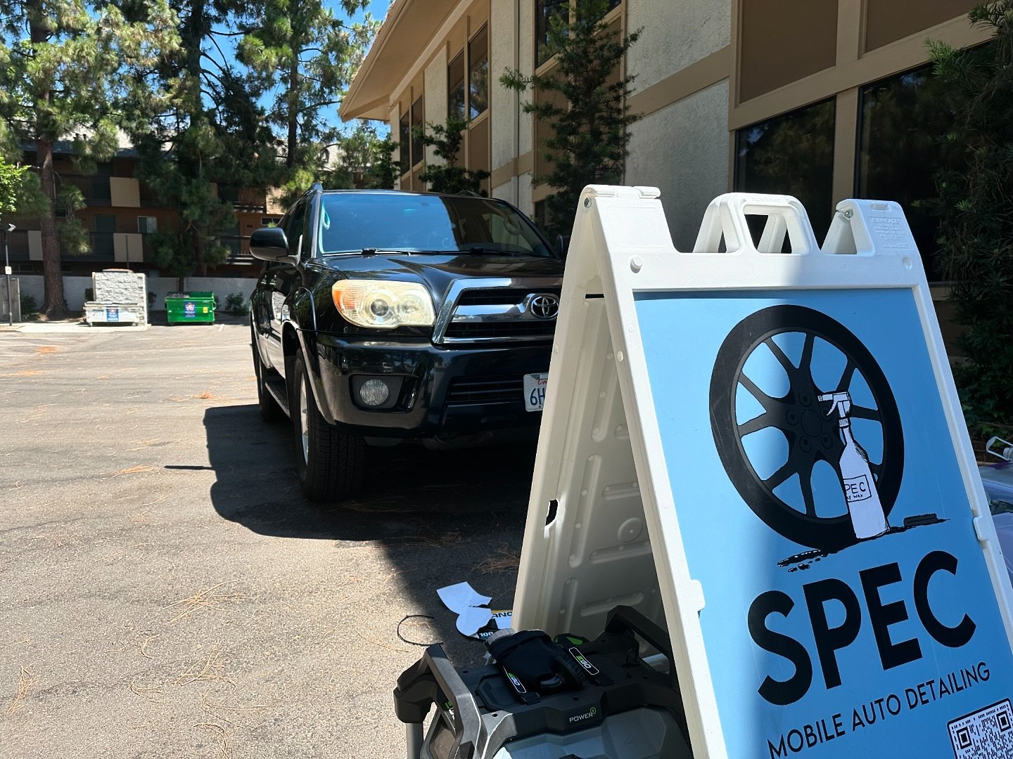 Got to head out to @ownitfitnessllc to detail this 4Runner today - it had tree sap all over the hood (pic 2), but it came off with a little 💪 grease 😎 (pic 3). Thanks for having me, Miguel! 
If you&rsquo;re looking for personal training, give him a