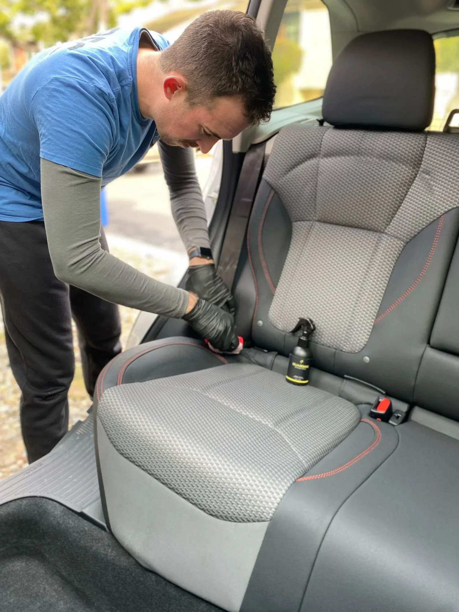 the man do interior detailing