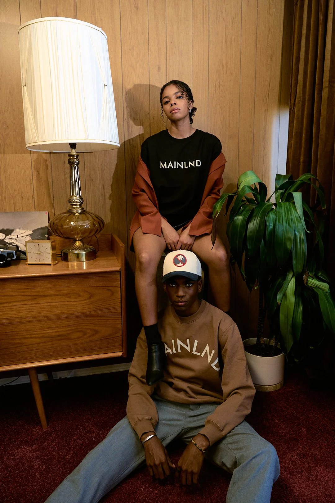 "Logo and merchandise of the MAINLND brand, showcasing stylish apparel and accessories with a modern, urban aesthetic."