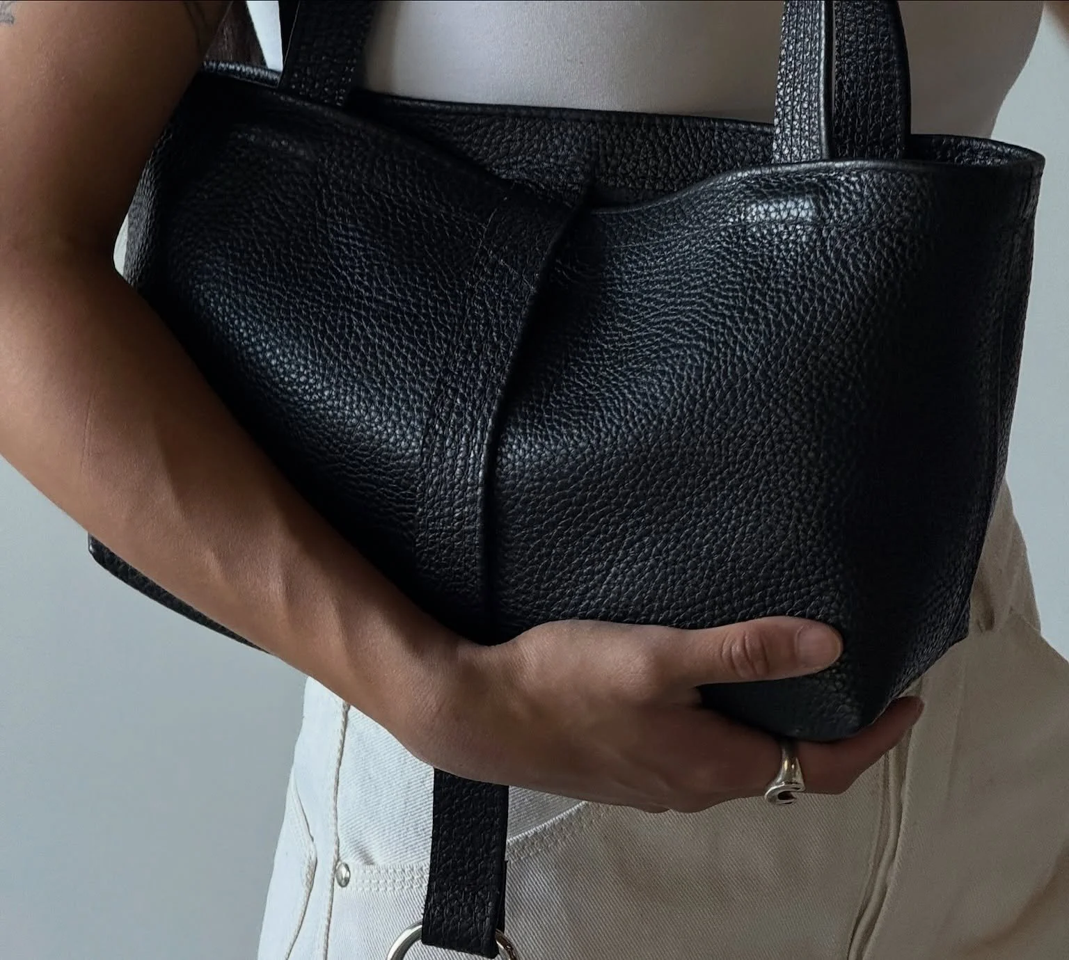 LEATHER RESTOCK &amp; PREORDER &amp; CANVAS BAGS ON FRIDAY, JUNE 5TH AT 11AM (PST) 🖤