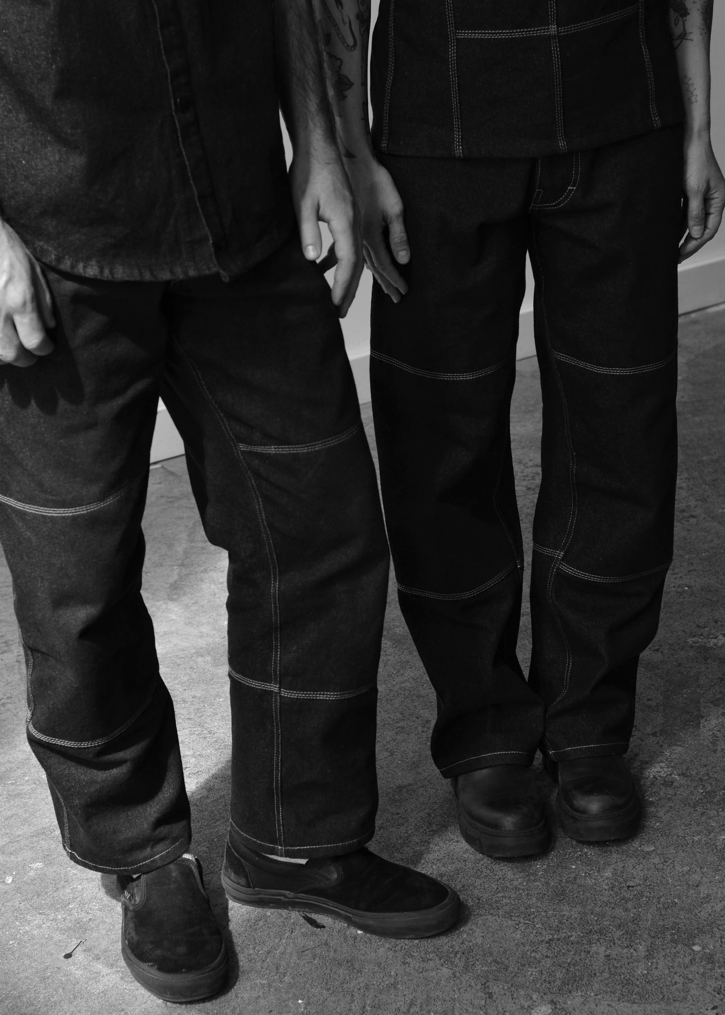 IN-DIGO+BRUNS+LOW+RISE+STRAIGHT+DENIM+-+BLACK+9.jpg
