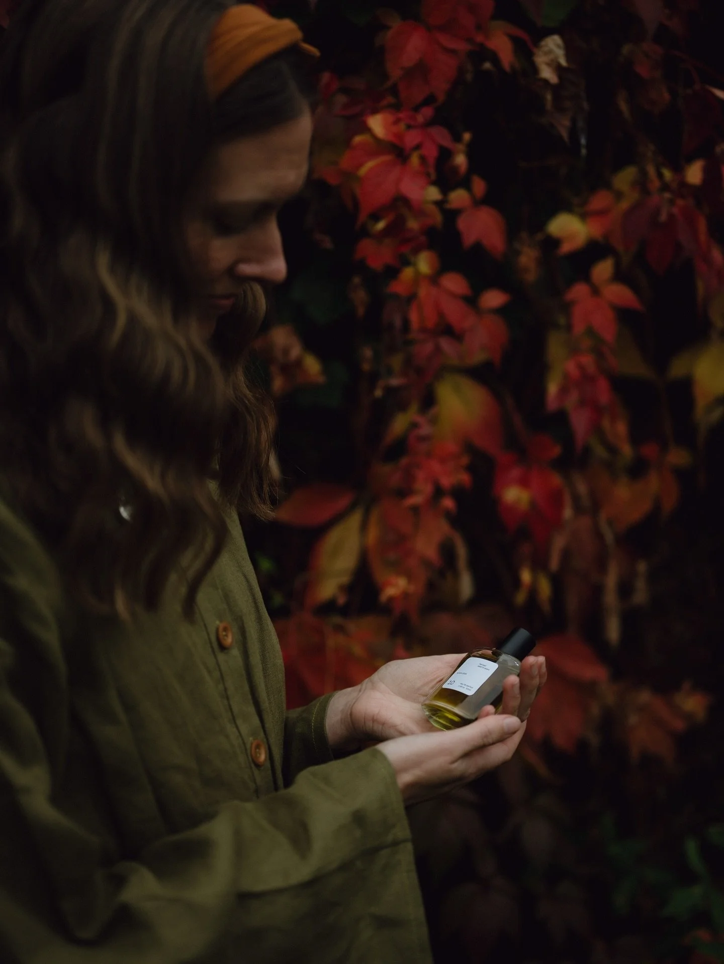 As the Meadow and Thyme garden turns to hues of red, amber and gold, it feels like the perfect moment to celebrate nature, to notice the ephemeral beauty of Autumn and open all of our senses to our surroundings. 

The wonderful @harvest_skincare, who