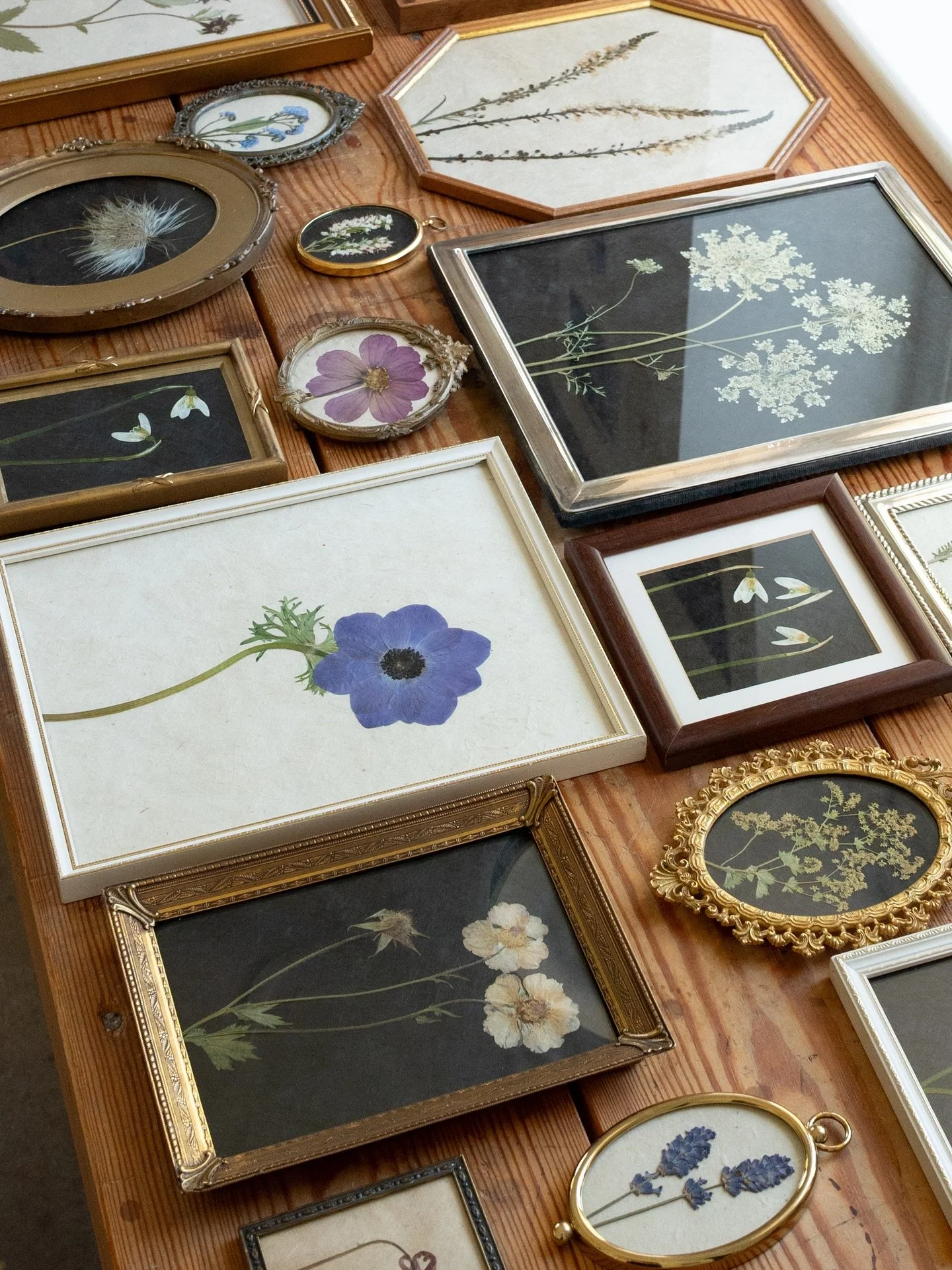 As we head into the slower cosy months and the garden gently falls into quiet slumber, I&rsquo;ll be spending less time pressing flowers and more time creating with them. I do love mindful studio days where I can fully immerse myself in my work.

Kee