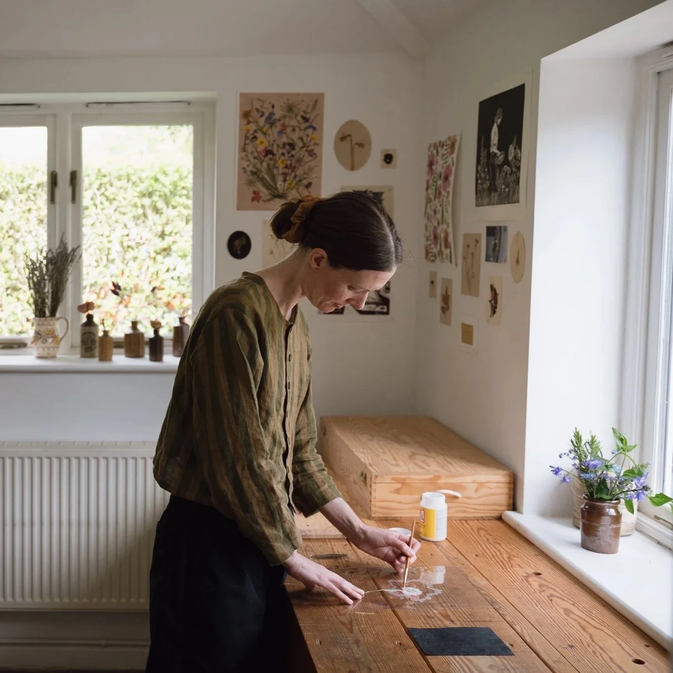 How Do I Glue Pressed Flowers?