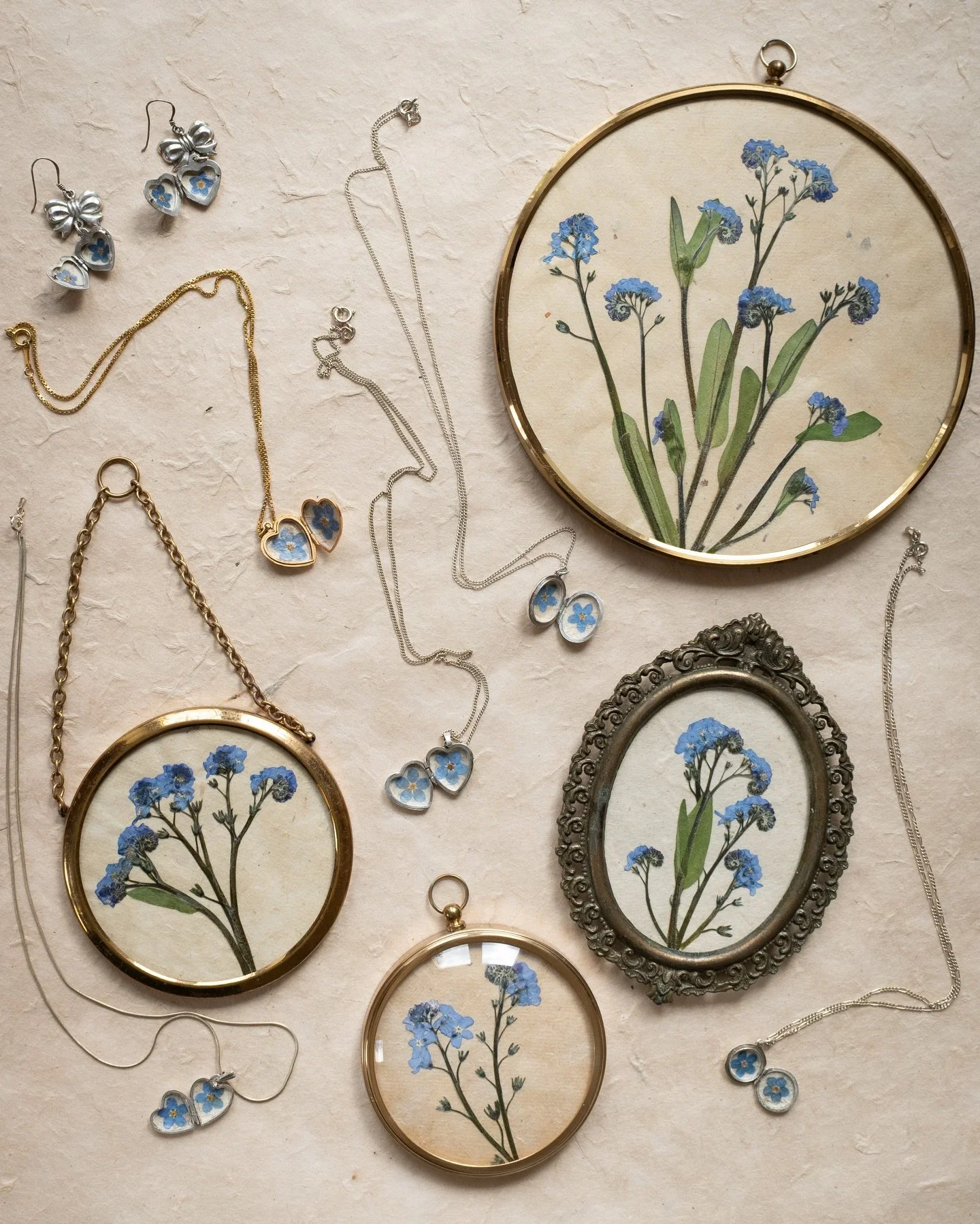 I&rsquo;ve had lots of requests for more forget-me-not pieces, so here you go my lovelies! Traditionally pressed forget-me-nots in gorgeous vintage frames and stunning vintage lockets, just uploaded to the Meadow and Thyme webshop. These always sell 
