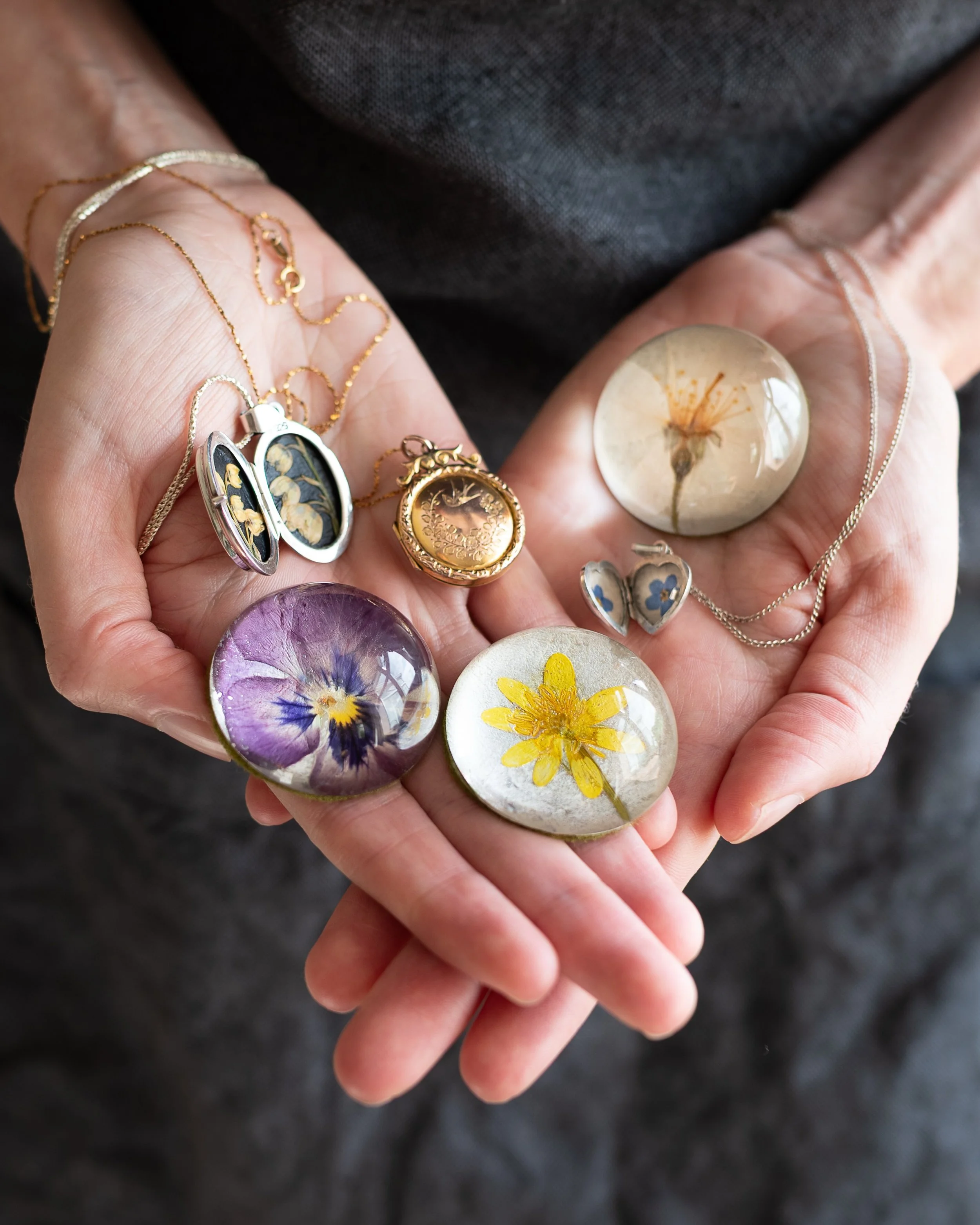 After lots of messages asking when I&rsquo;d be making more vintage pressed flower lockets and paperweights, I&rsquo;ve been very busy in my studio! These beautiful creations and more are now available on the Meadow and Thyme website. If you missed o