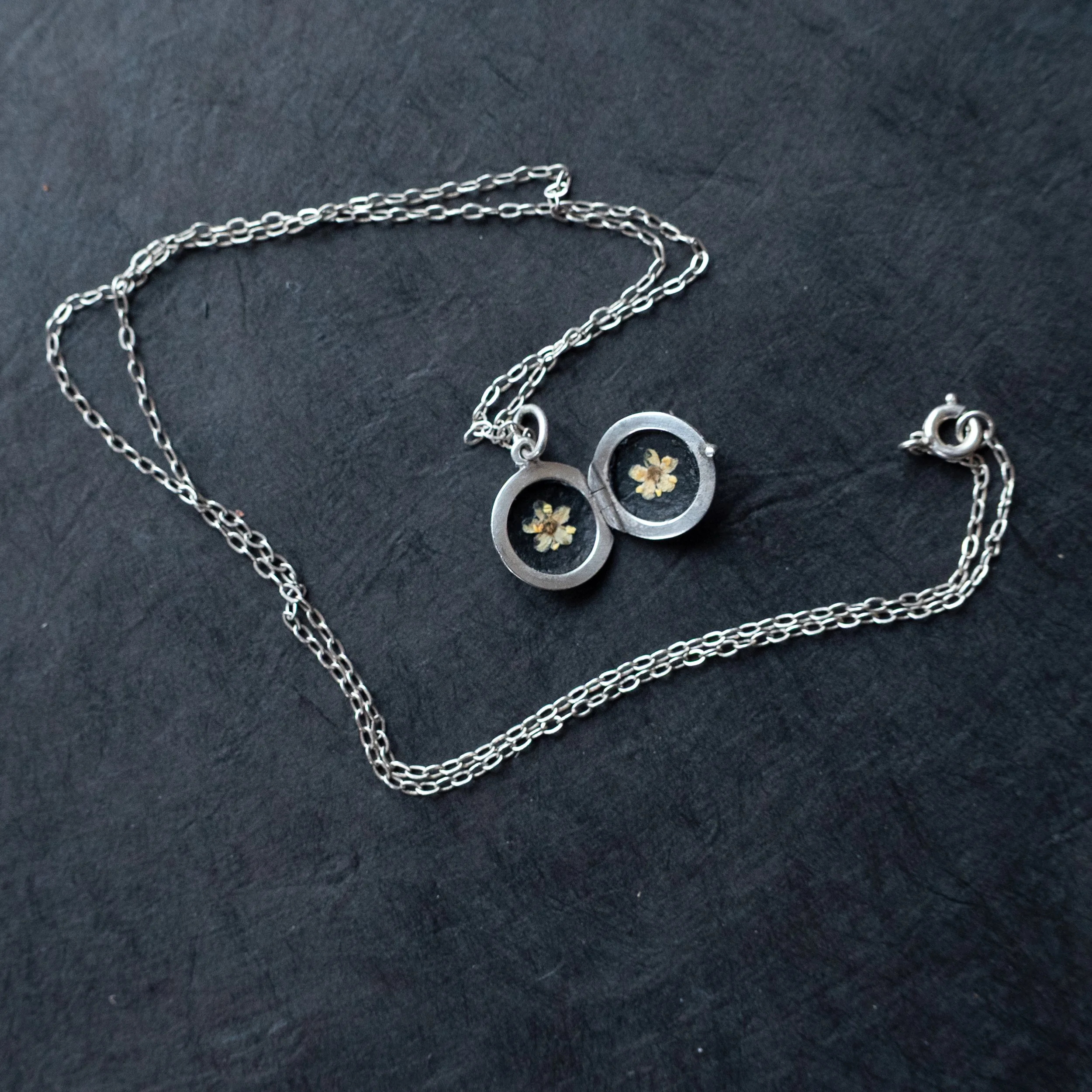 Vintage Locket - Elderflower 09