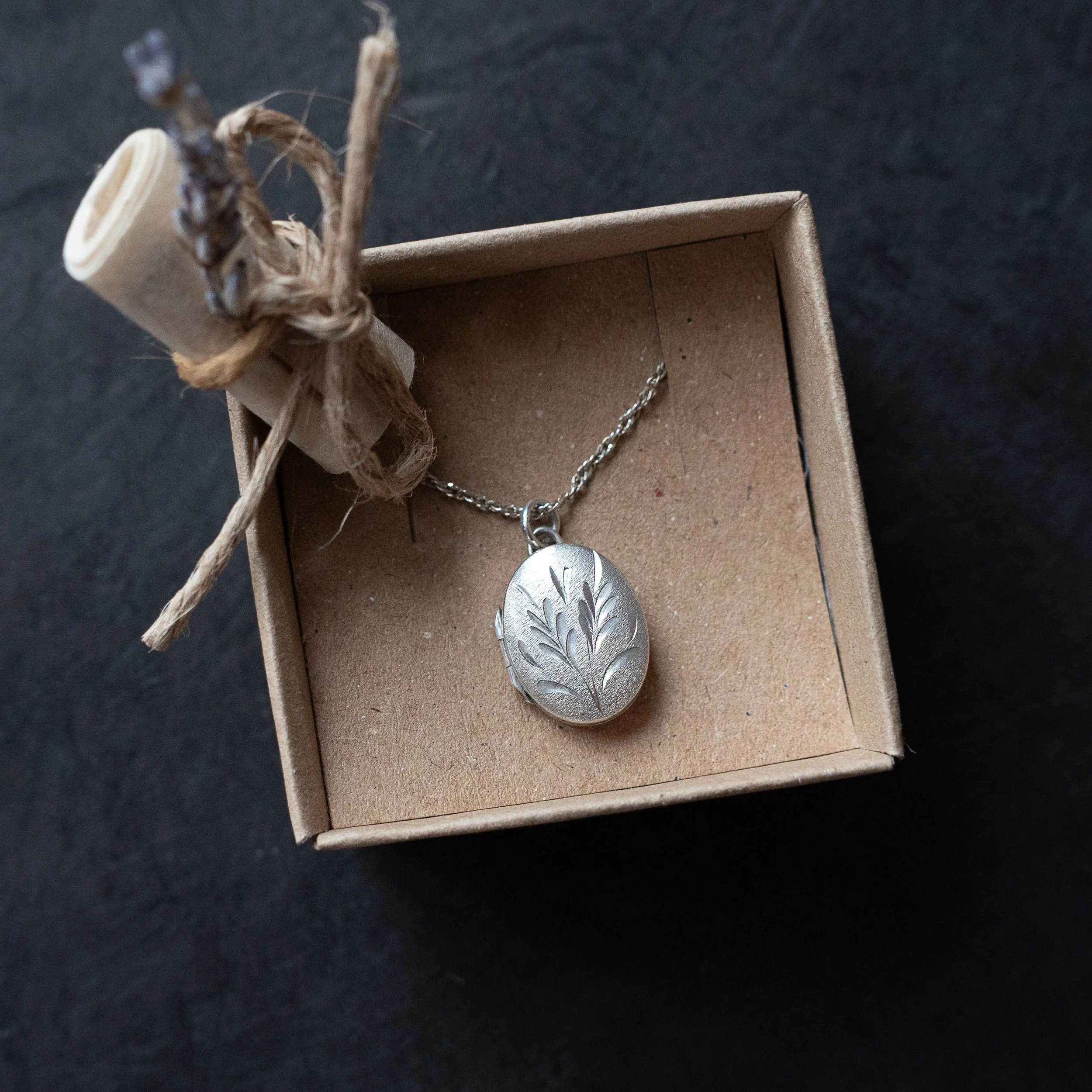 Vintage Locket - Yarrow 08