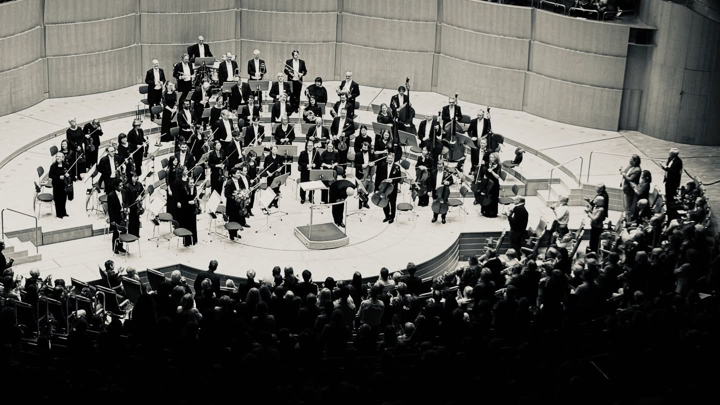&bdquo;(..) Albrecht is not only a conductor but also a concert organist, and this is evident in his tendency to treat timbres as if they were organ stops. As a result, his interpretation of Schumann&rsquo;s late works achieves a remarkable transpare