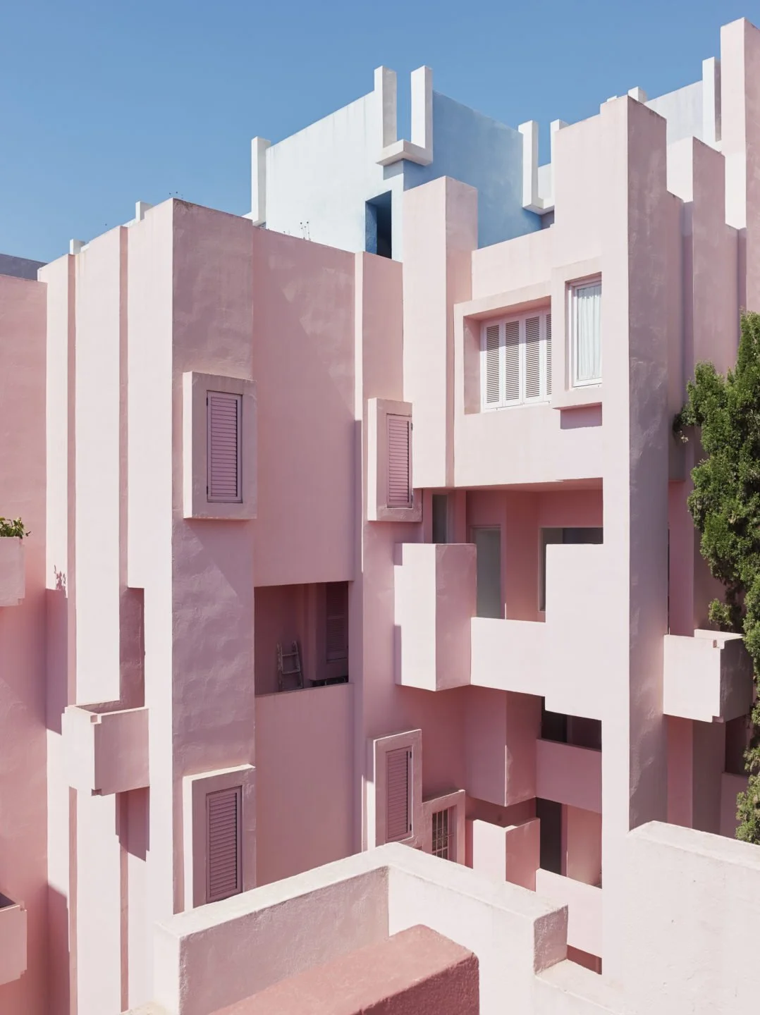 Muralla_Roja_Calpe_Spain_Ricardo_Bofill_Taller_Arquitectura_Martyn_White_UK_4.jpg