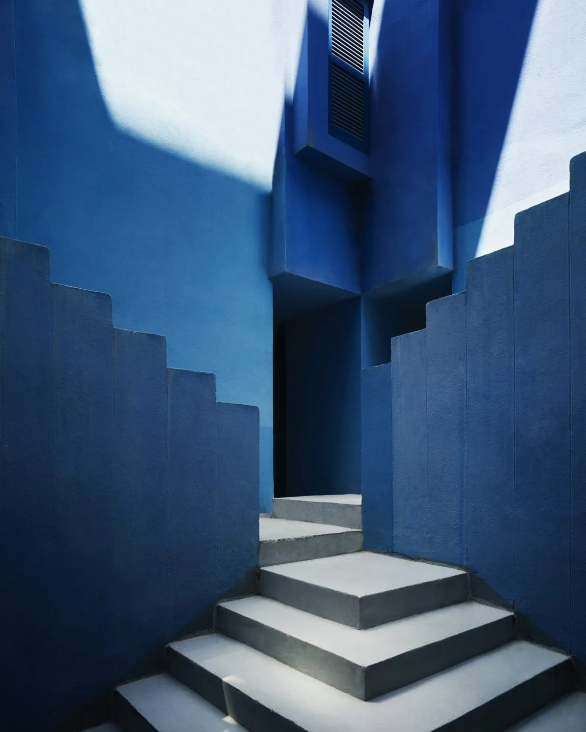 Muralla_Roja_Calpe_Spain_Ricardo_Bofill_Taller_Arquitectura_Martyn_White_UK_24.jpg