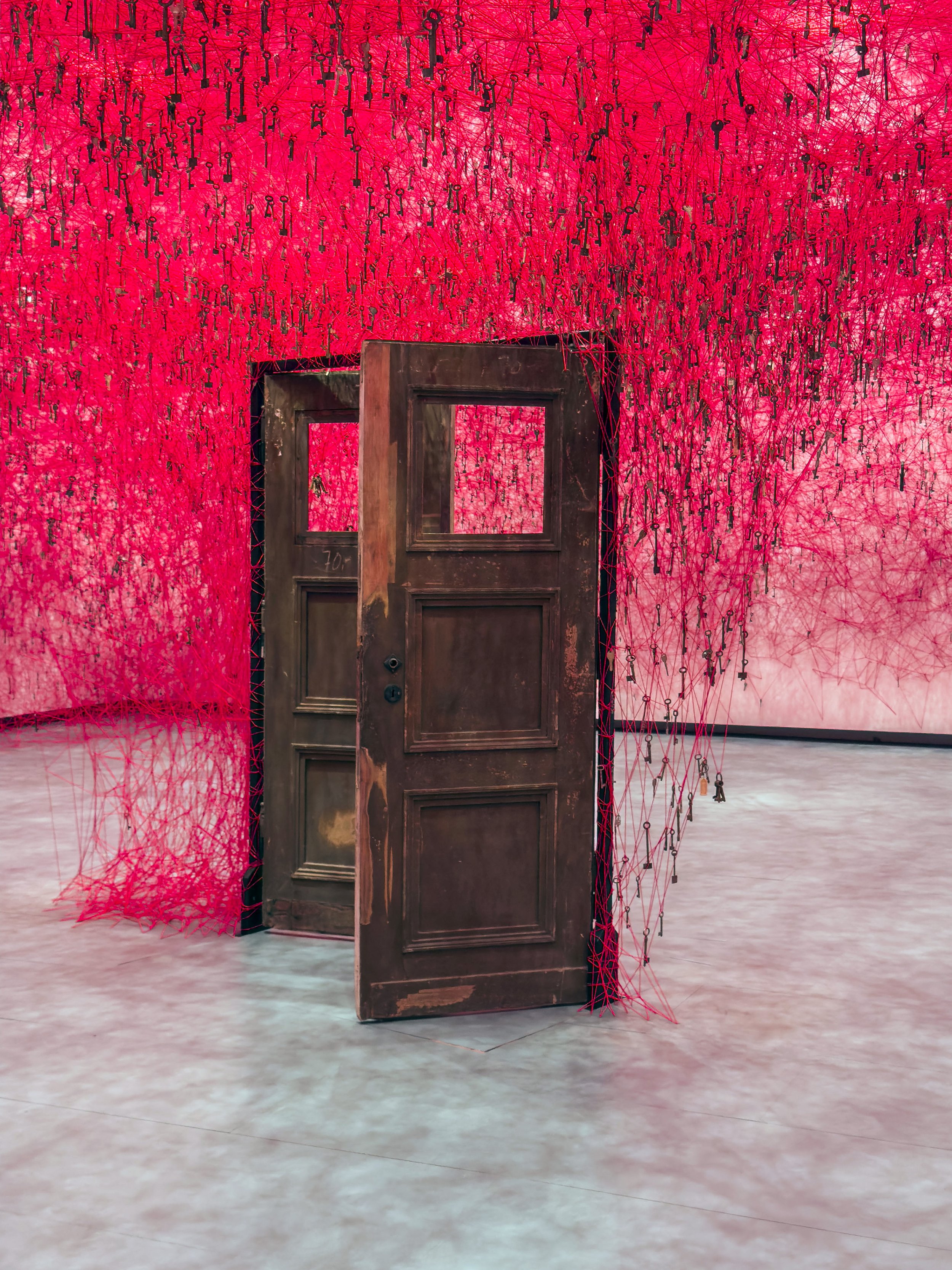 chiharu-shiota-threads-of-life-hayward-gallery-london-2026-installation-35.JPG