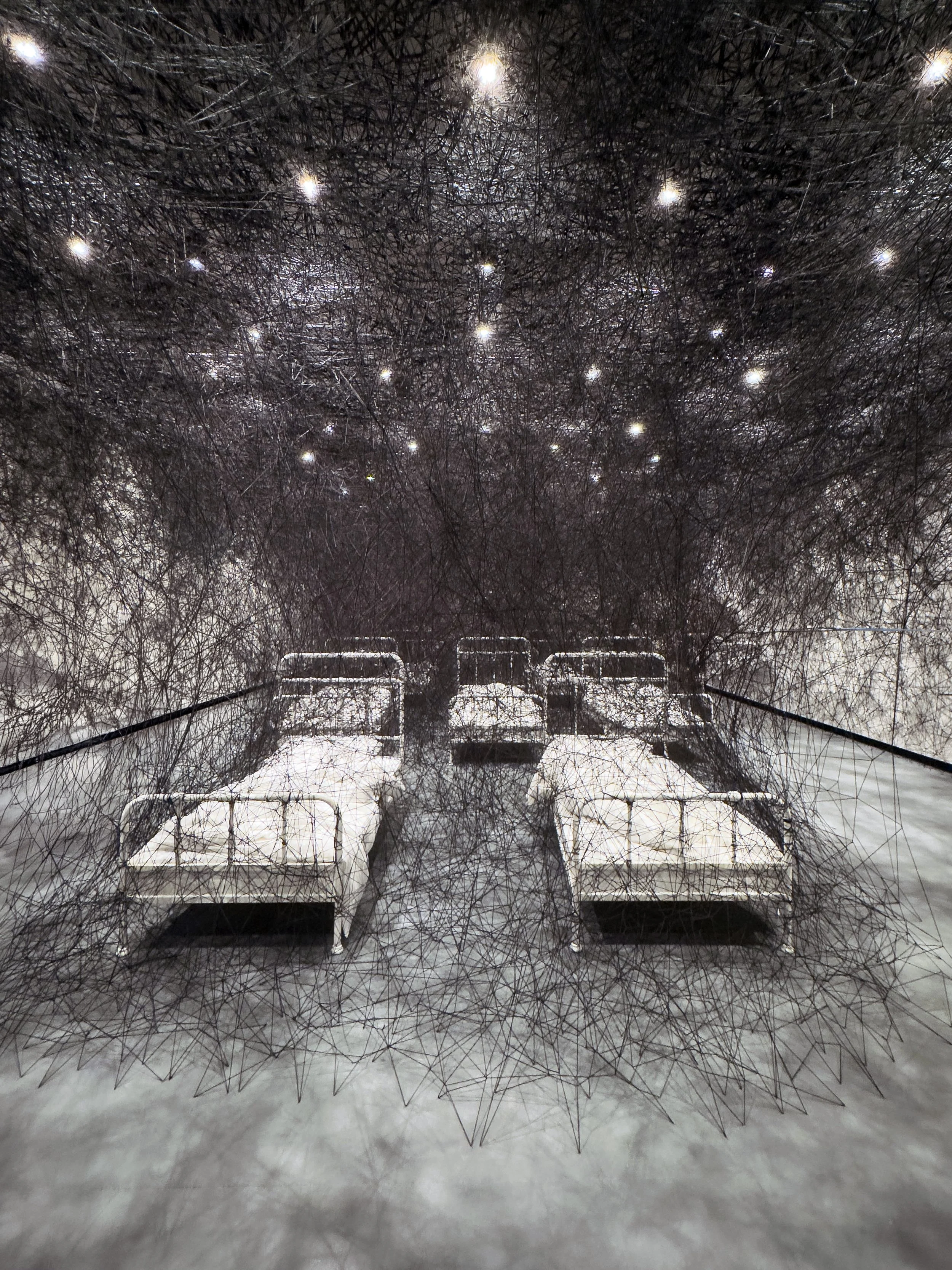 chiharu-shiota-threads-of-life-hayward-gallery-london-2026-installation-61.JPG